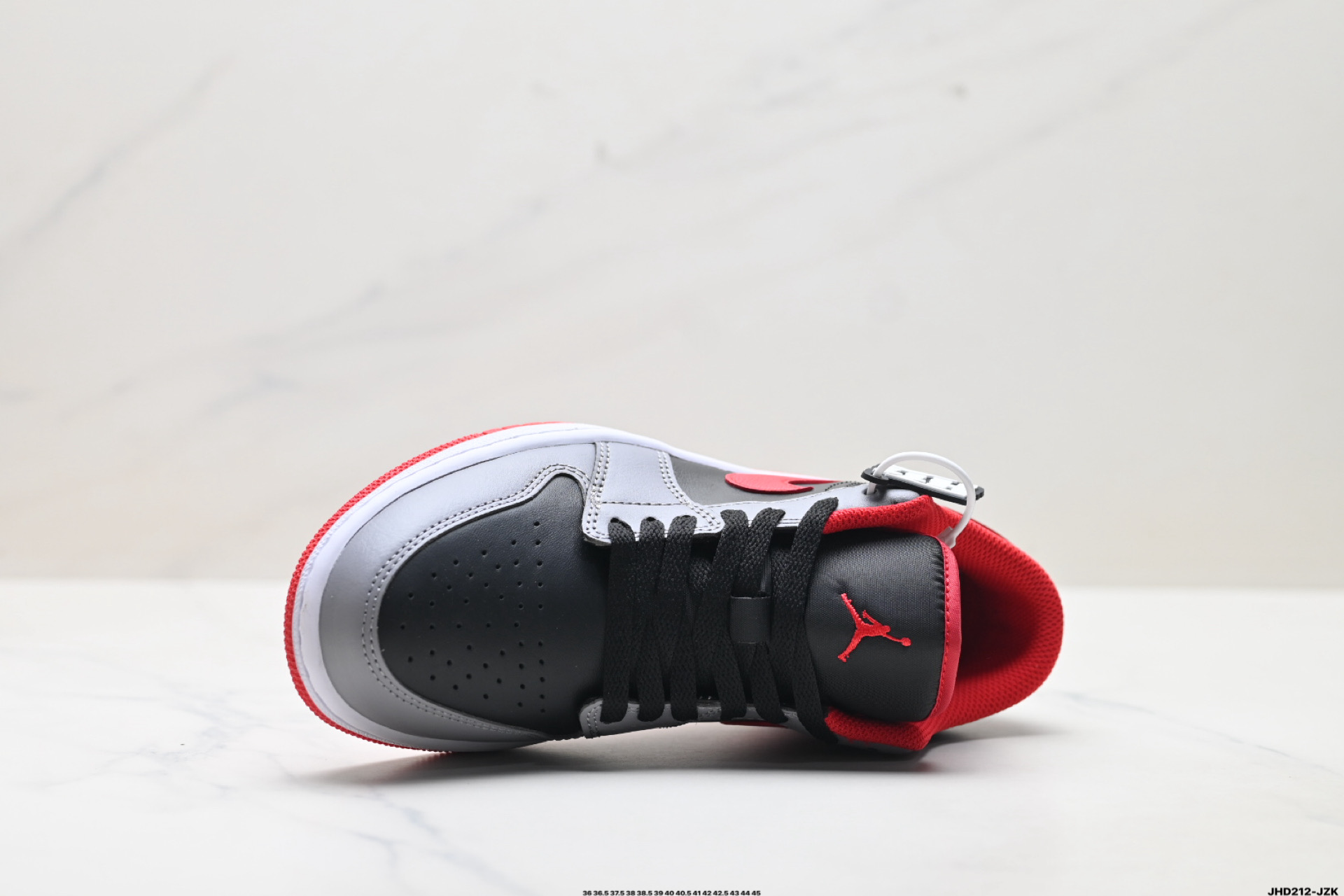 💰220
公司级✅Nike Air Jordan 1 Low OG 耐克 AJ1乔1低帮休闲板鞋 
同步官方配色 升级原楦原档案数据开发纸版楦型 采用同源纳帕头层皮革鞋面材质 全新底模完美品相清洁度及喷漆效果
官方货号:IQ9389-547
尺码:36 36.5 37.5 38 38.5 39 40 40.5 41 42 42.5 43 44 45
ID:JHD212-JZK