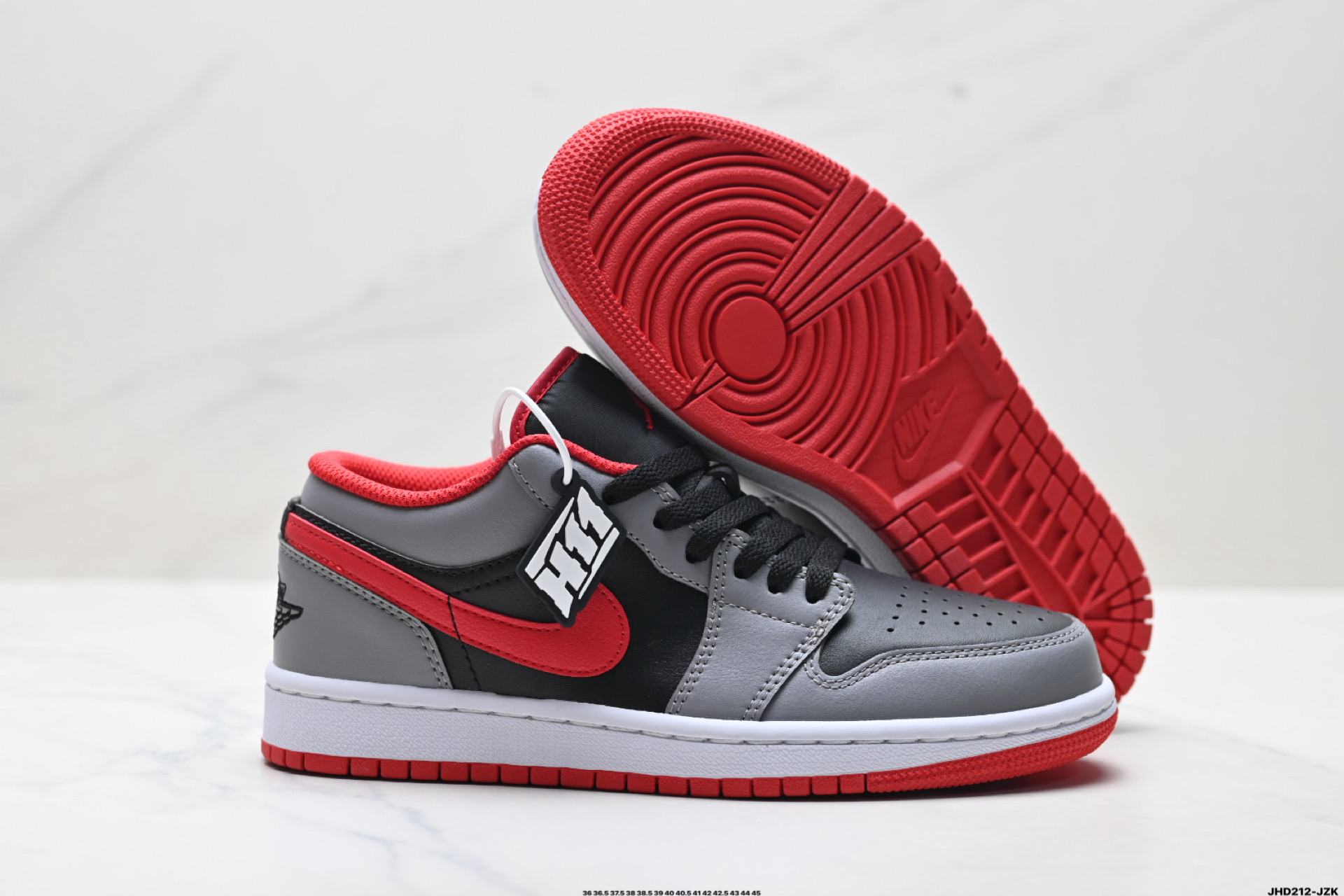 💰220
公司级✅Nike Air Jordan 1 Low OG 耐克 AJ1乔1低帮休闲板鞋 
同步官方配色 升级原楦原档案数据开发纸版楦型 采用同源纳帕头层皮革鞋面材质 全新底模完美品相清洁度及喷漆效果
官方货号:IQ9389-547
尺码:36 36.5 37.5 38 38.5 39 40 40.5 41 42 42.5 43 44 45
ID:JHD212-JZK