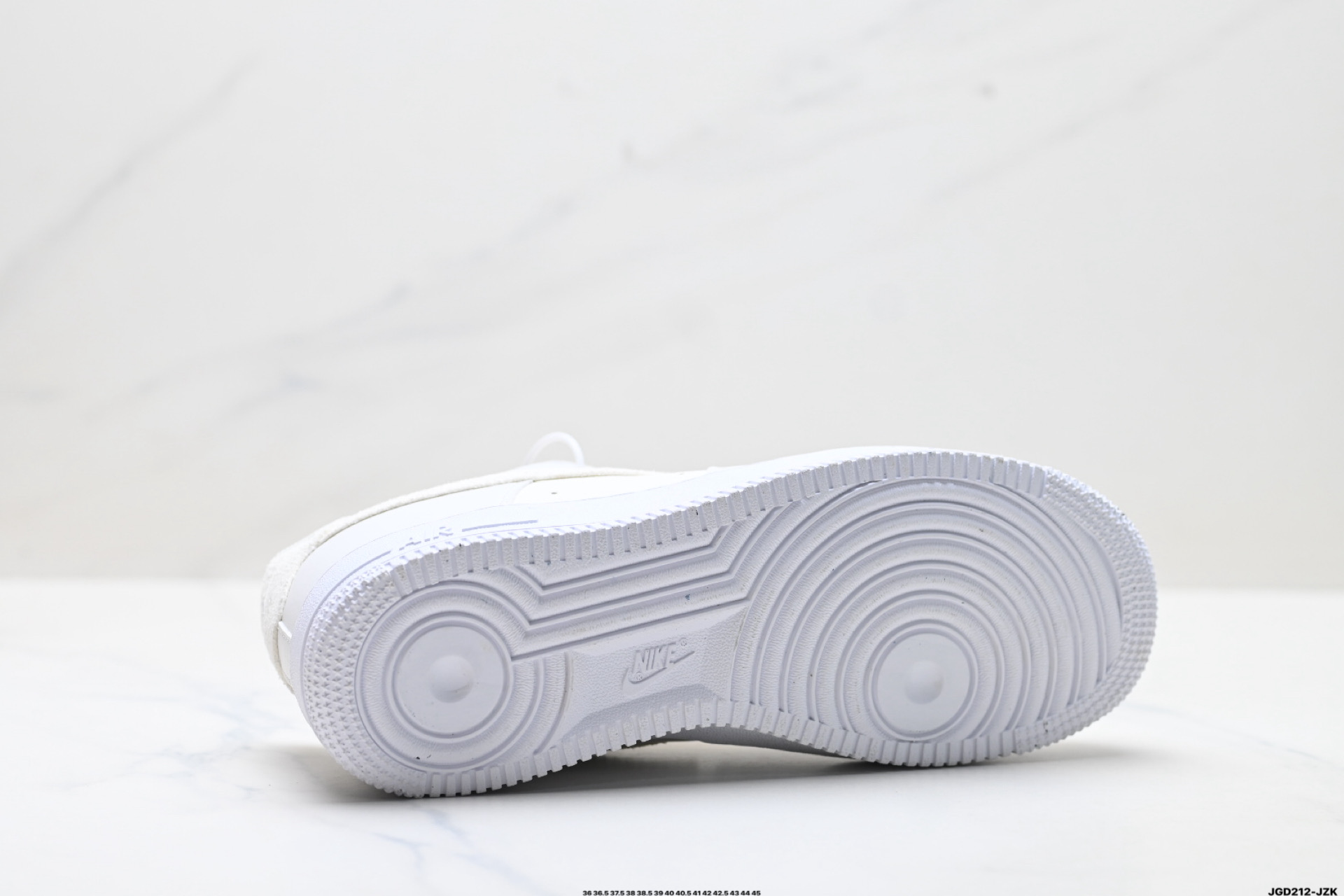 NIKE AIR FORCE 1‘07 LV8 IB8865-221