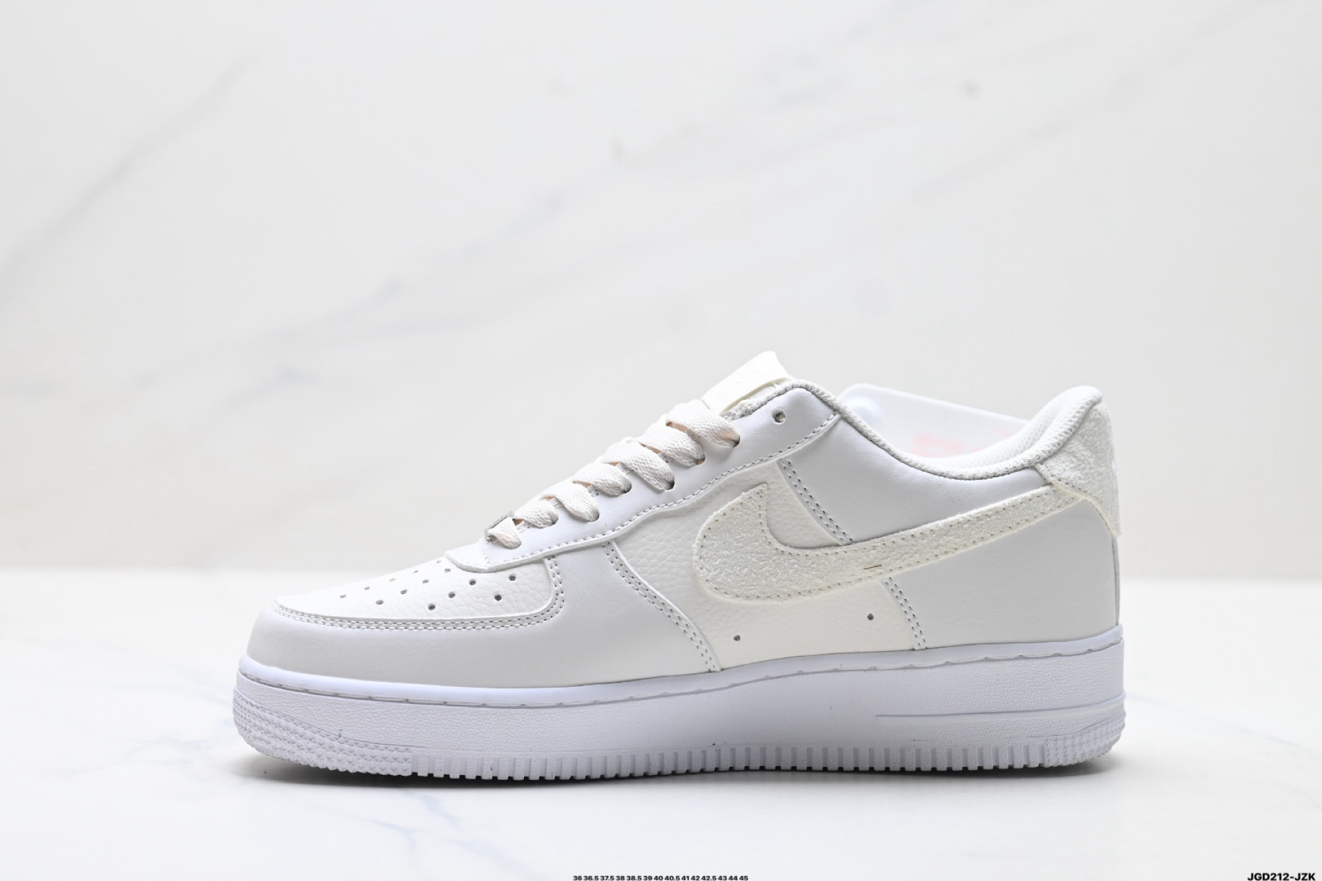 NIKE AIR FORCE 1‘07 LV8 IB8865-221