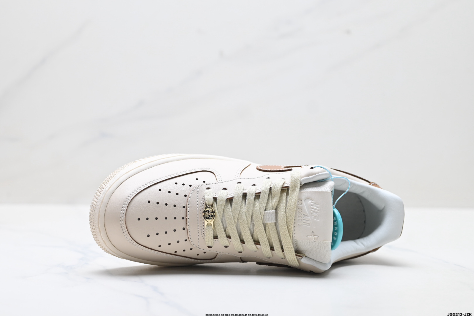 NIKE AIR FORCE 1‘07 LV8 HQ3905-001