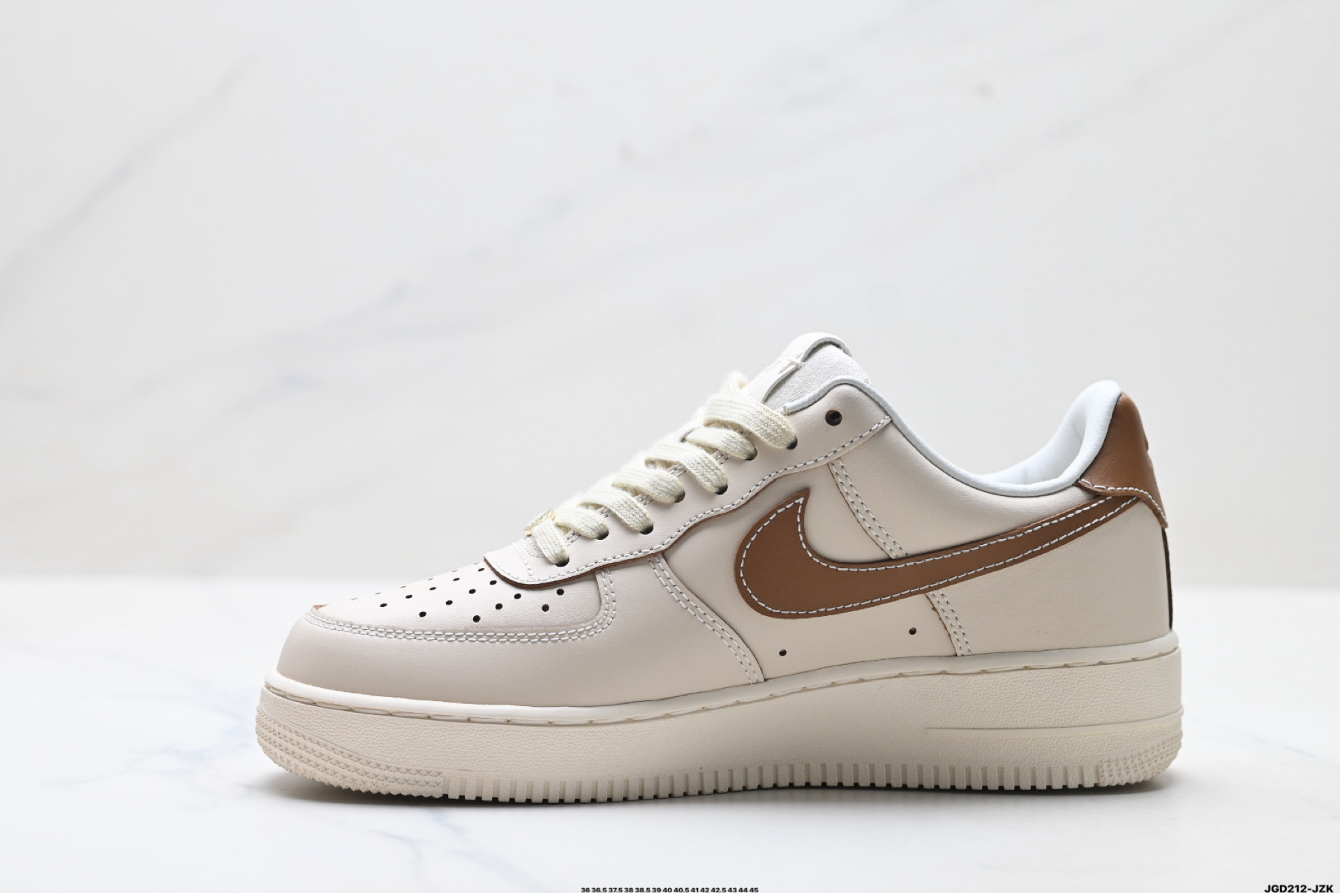 NIKE AIR FORCE 1‘07 LV8 HQ3905-001