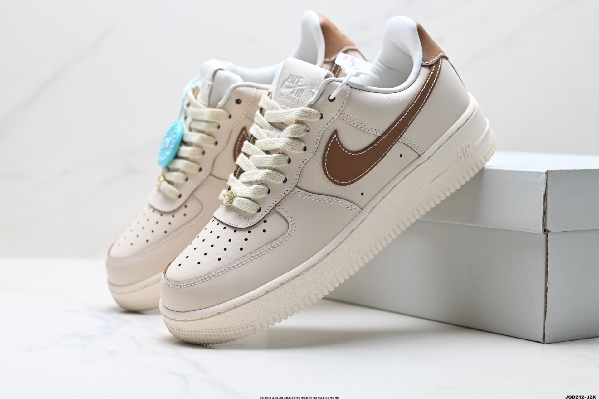NIKE AIR FORCE 1‘07 LV8 HQ3905-001