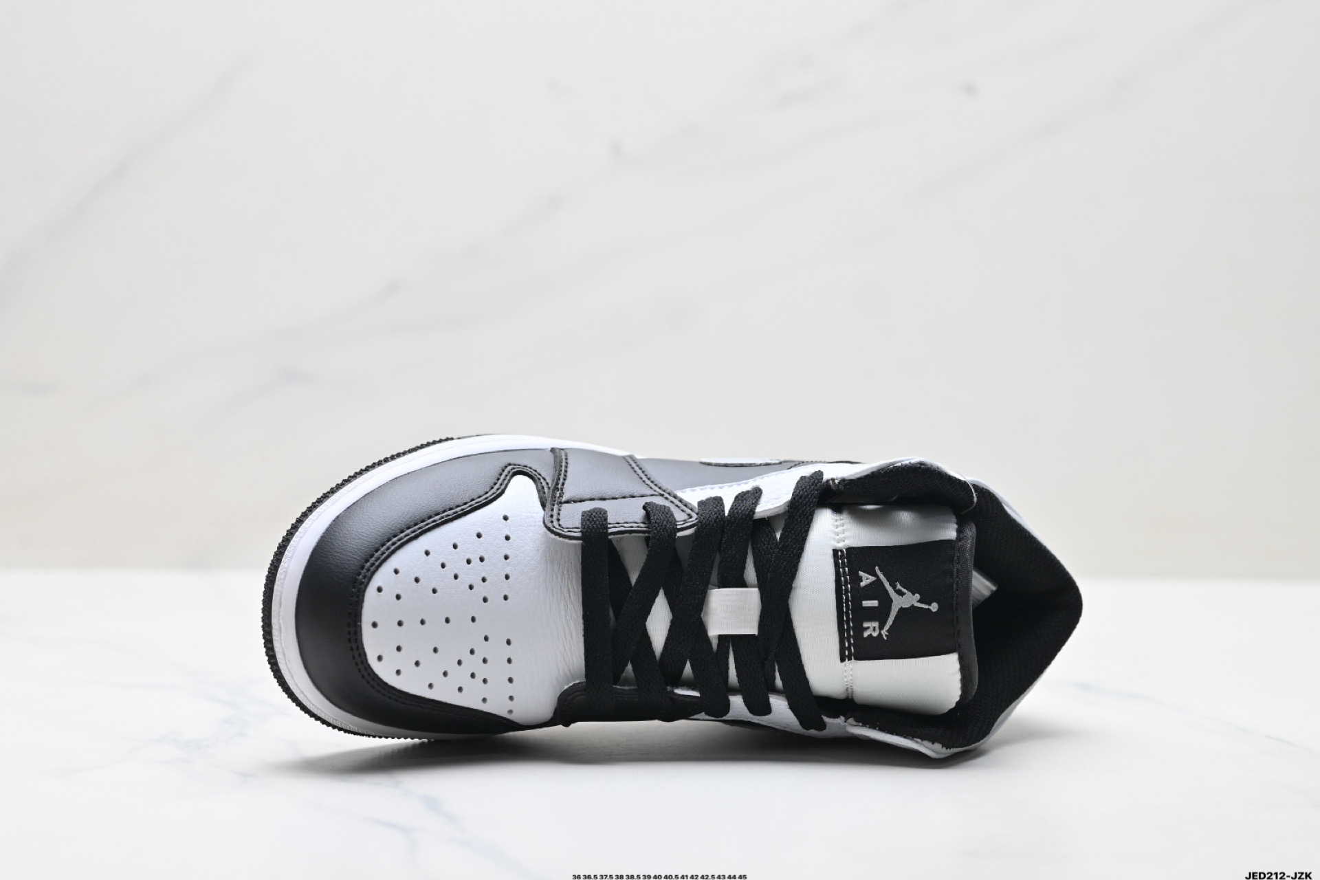 💰180
公司级✅Nike Air Jordan 1 Retro Mid AJ1乔丹一代中帮经典复古文化休闲运动篮球鞋
货号:852542-007
尺码:36 36.5 37.5 38 38.5 39 40 40.5 41 42 42.5 43 44 45
ID:JED212-JZK