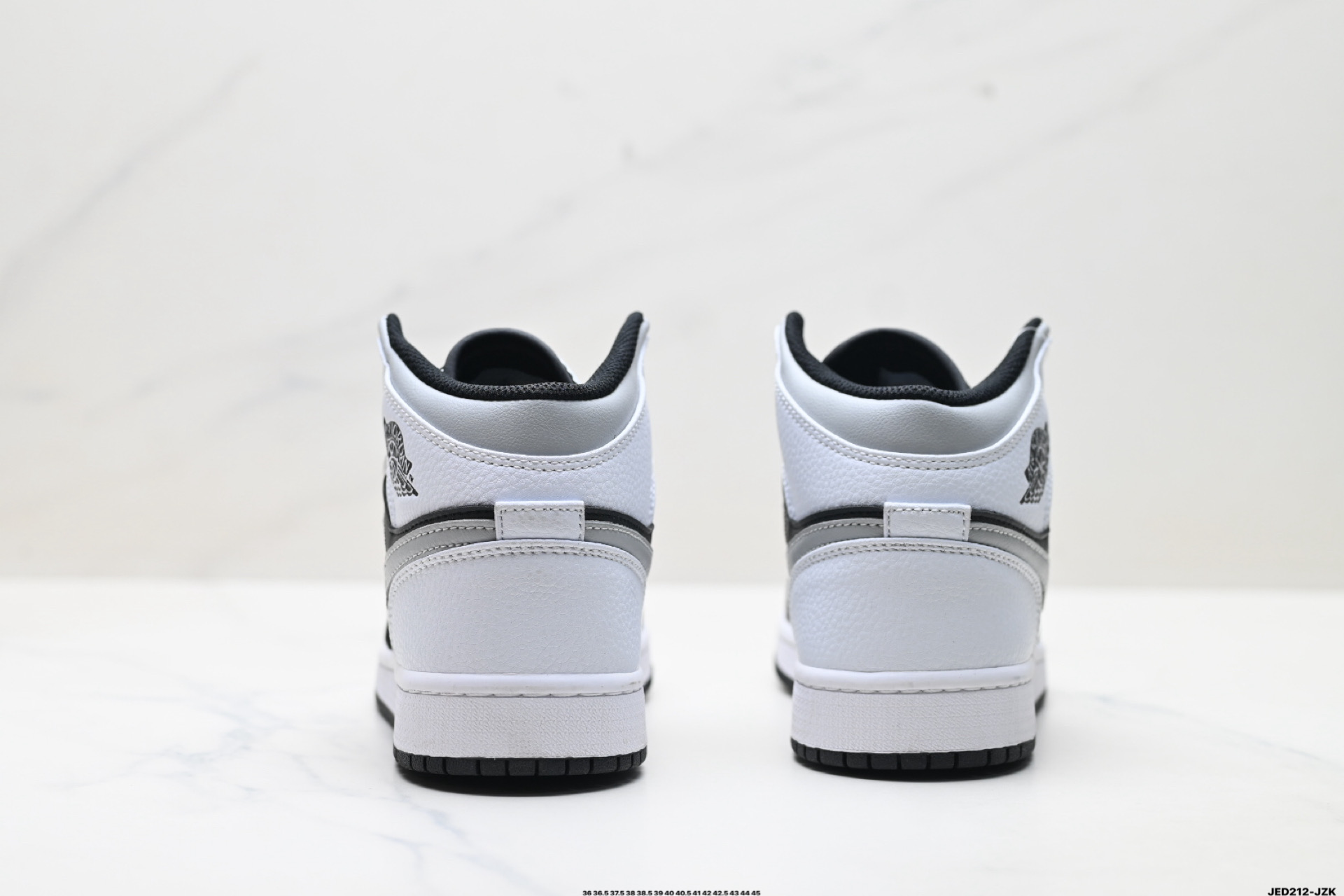 💰180
公司级✅Nike Air Jordan 1 Retro Mid AJ1乔丹一代中帮经典复古文化休闲运动篮球鞋
货号:852542-007
尺码:36 36.5 37.5 38 38.5 39 40 40.5 41 42 42.5 43 44 45
ID:JED212-JZK