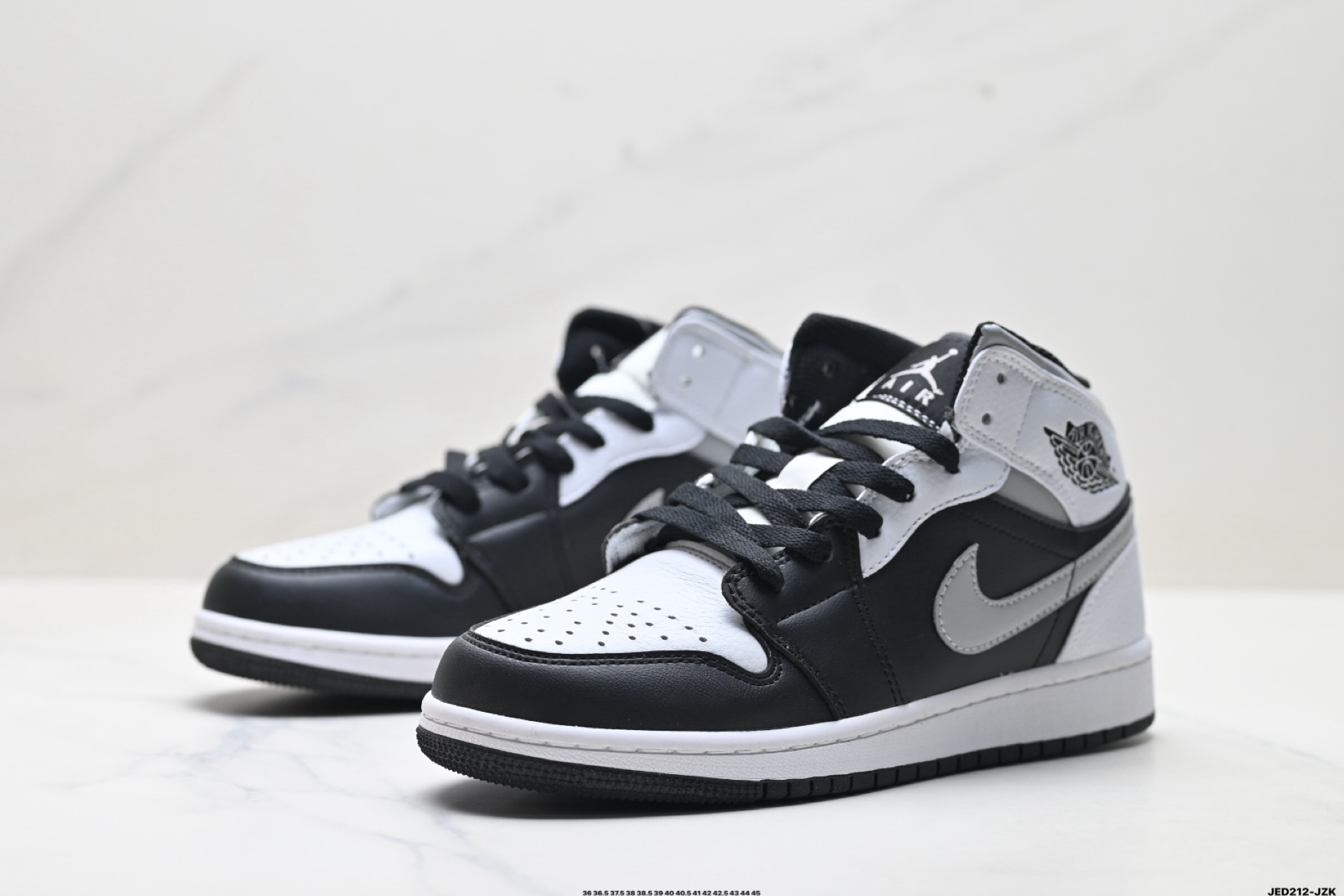 💰180
公司级✅Nike Air Jordan 1 Retro Mid AJ1乔丹一代中帮经典复古文化休闲运动篮球鞋
货号:852542-007
尺码:36 36.5 37.5 38 38.5 39 40 40.5 41 42 42.5 43 44 45
ID:JED212-JZK