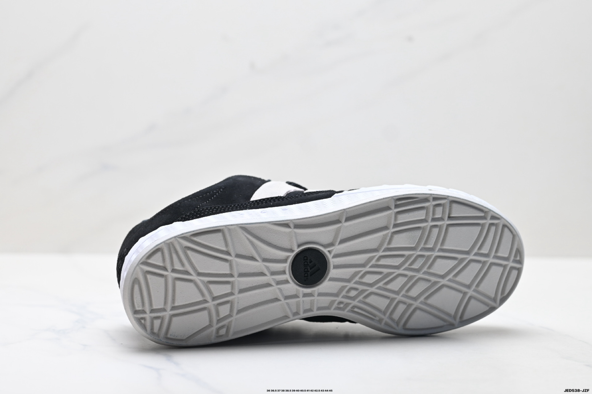 Adidas Adimatic Low 马蒂奇系列低帮 复古鲨鱼面包鞋运动休闲滑板板鞋 lD8265