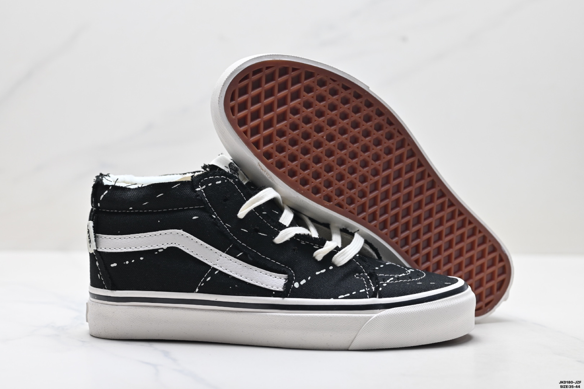 INVINCIBLE x Vans off the rhyme 联名款双层磨损潮流休闲滑板鞋 VNOODE9HGTL