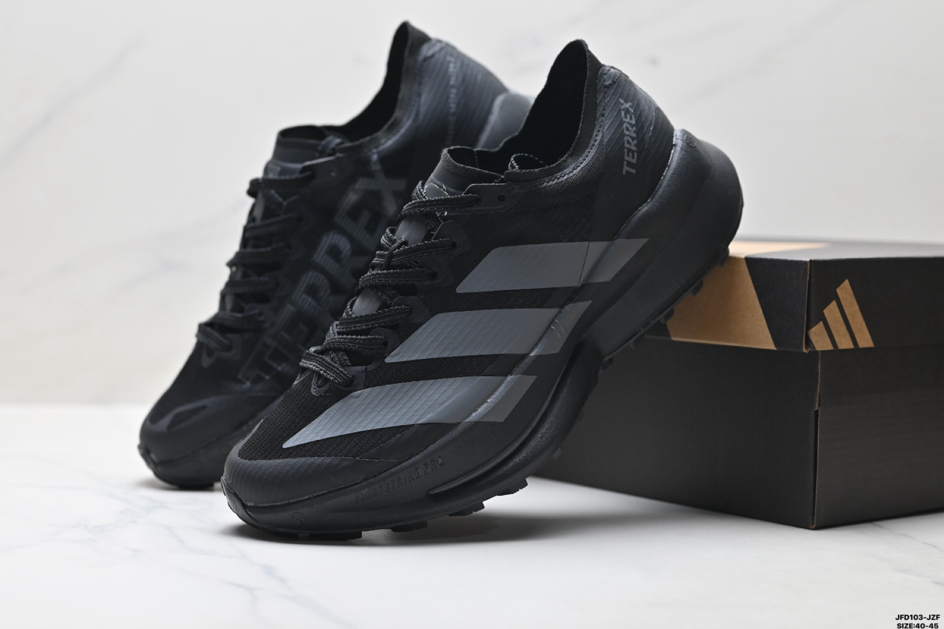 Adidas TERREX 阿迪达斯 系带缓震轻质 舒适百搭 低帮马拉松运动跑步鞋 JS3592