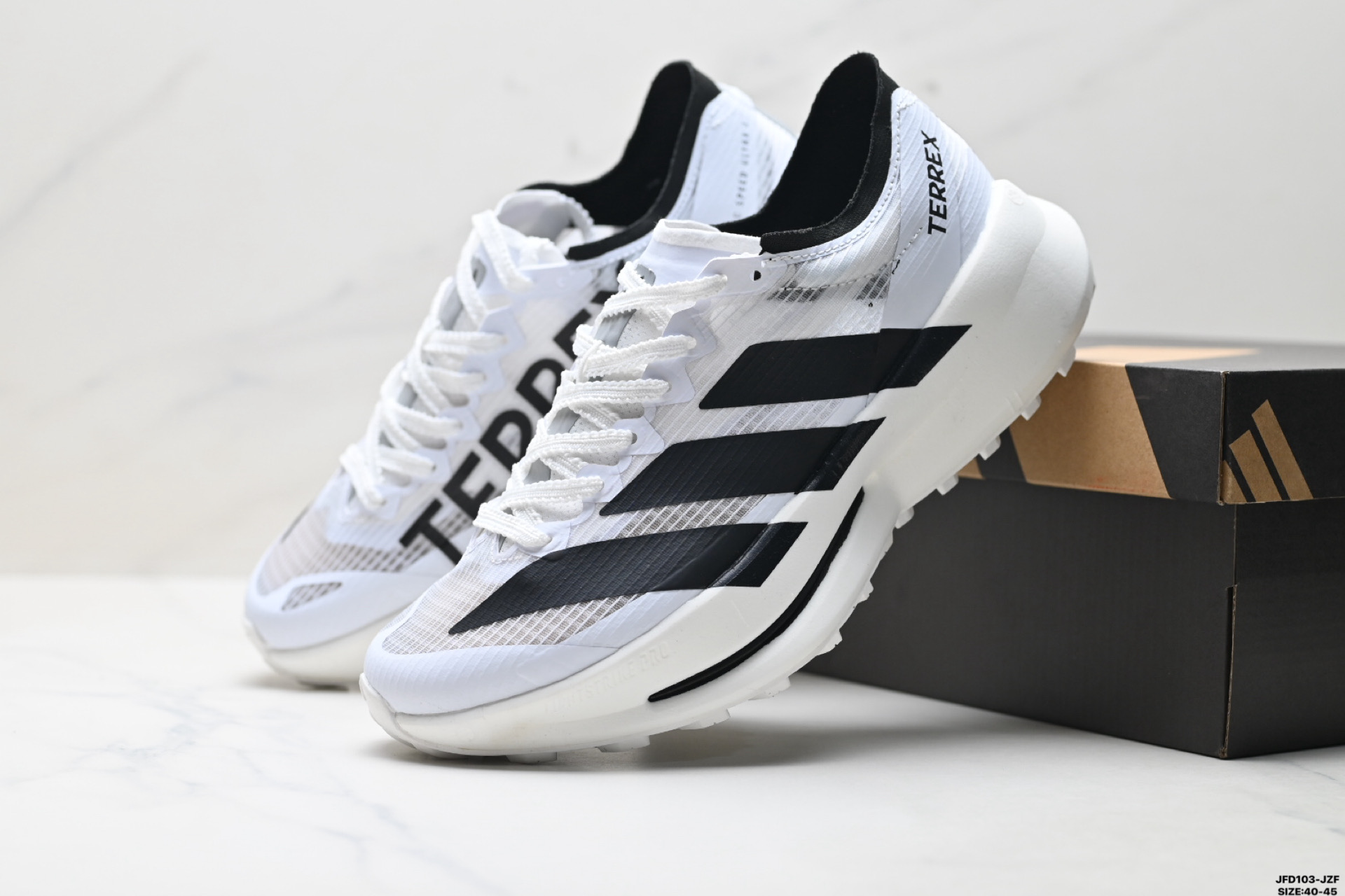Adidas TERREX 阿迪达斯 系带缓震轻质 舒适百搭 低帮马拉松运动跑步鞋 JS3592