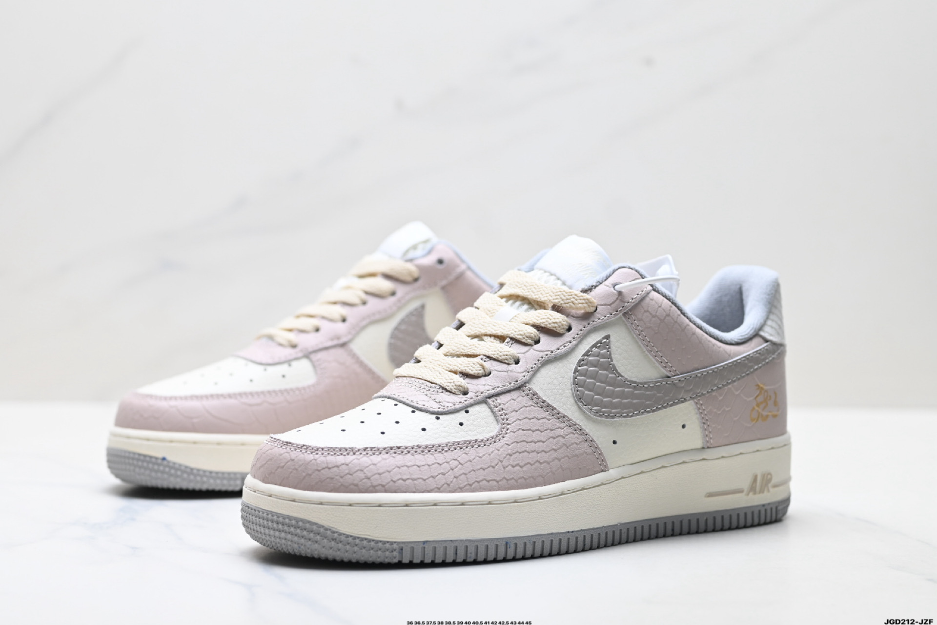 NIKE AIR FORCE 1‘07 LV8 DX2678-100