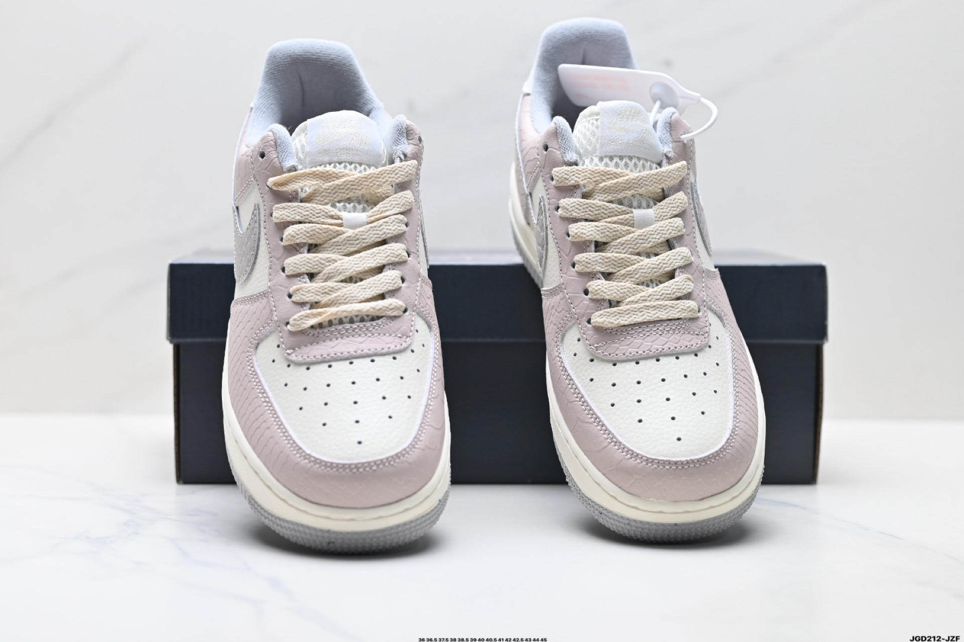 NIKE AIR FORCE 1‘07 LV8 DX2678-100