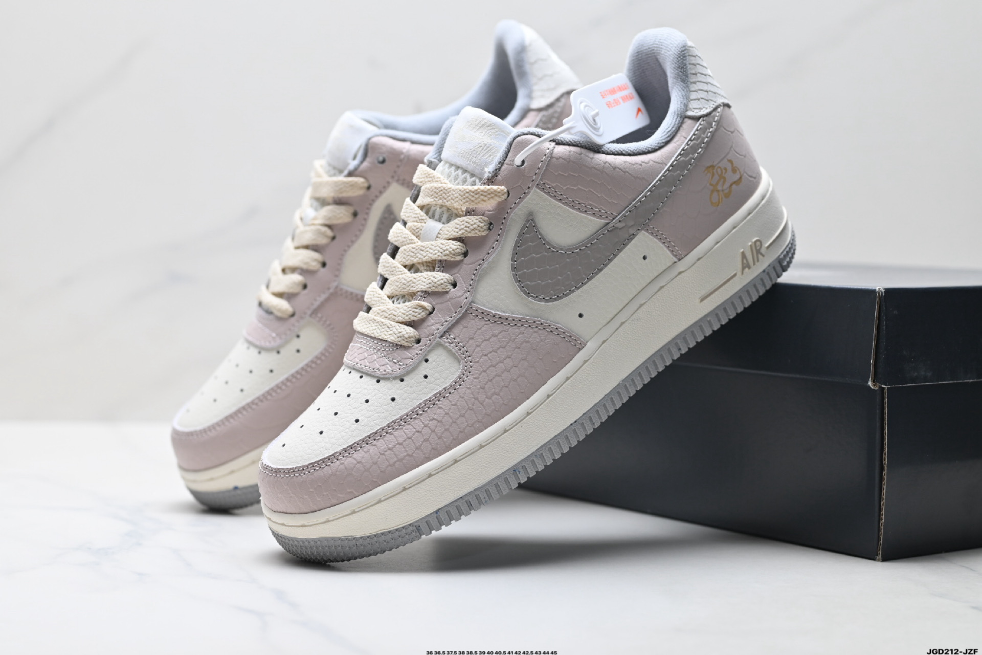 NIKE AIR FORCE 1‘07 LV8 DX2678-100