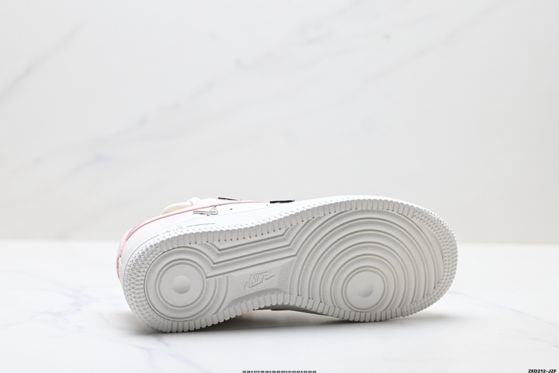 NIKE AIR FORCE 1‘07 LV8 FV8110-181