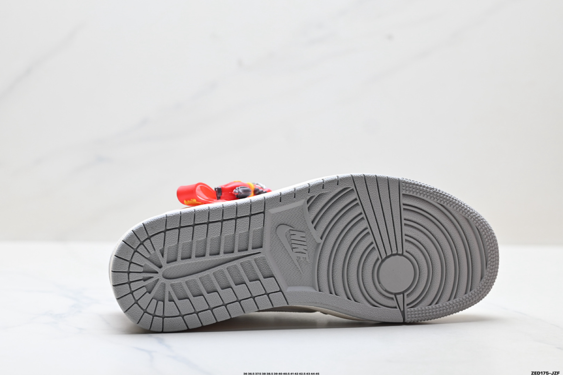 Nike Air Jordan 1 x Travis Scott AJ1倒勾 乔一倒钩 ‘DIY’定制 耐克 低帮文化篮球鞋 JY6988-124