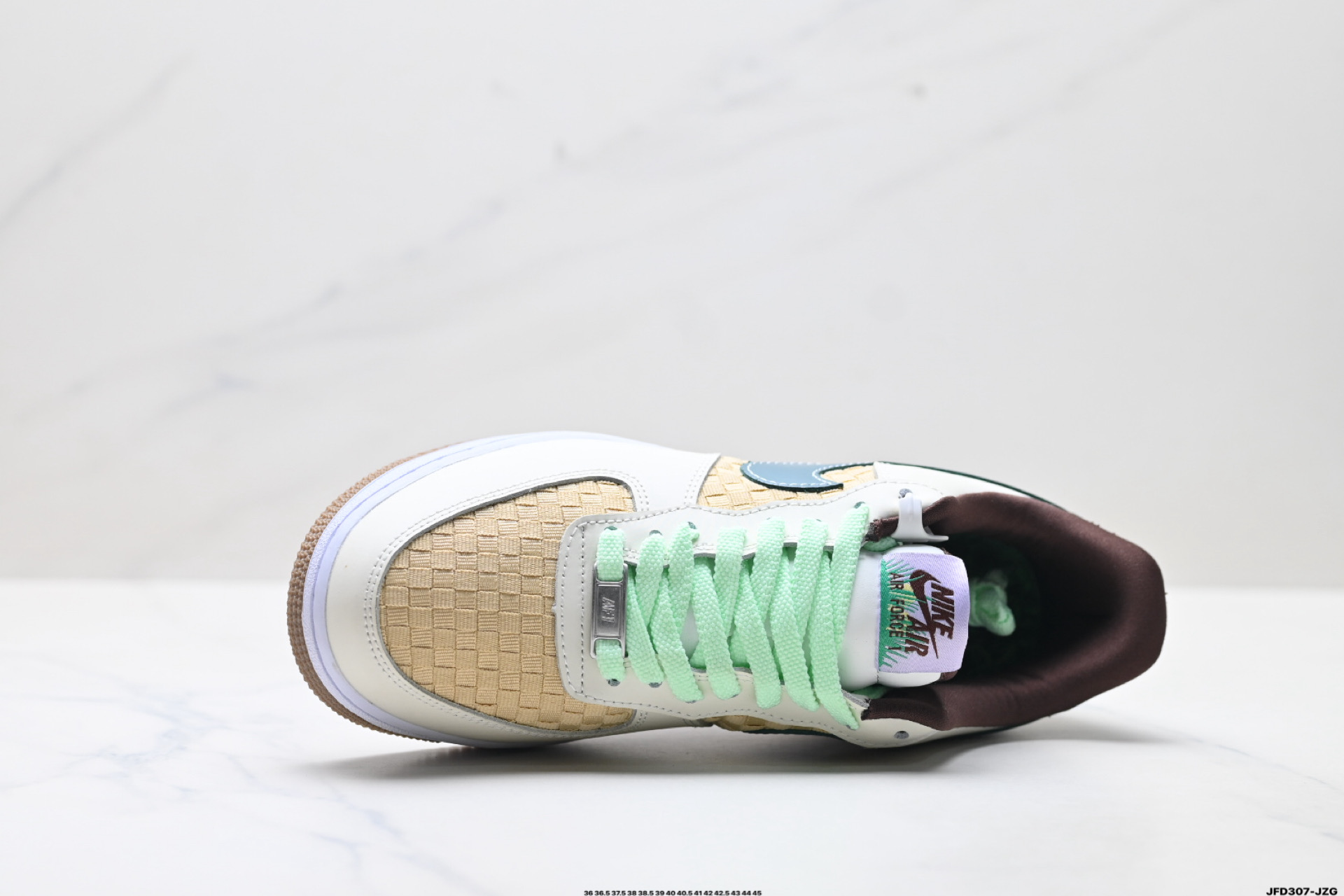 NIKE AIR FORCE 1‘07 IB5722-100