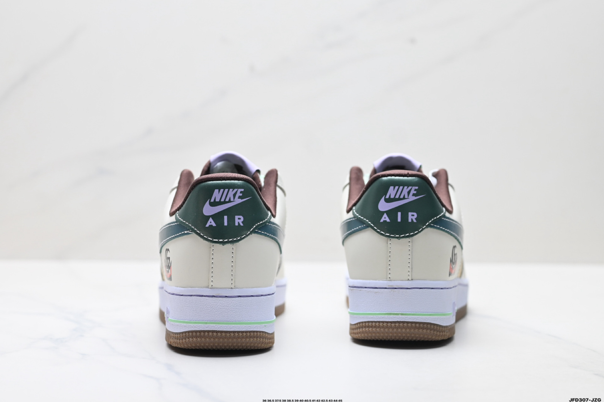 NIKE AIR FORCE 1‘07 IB5722-100