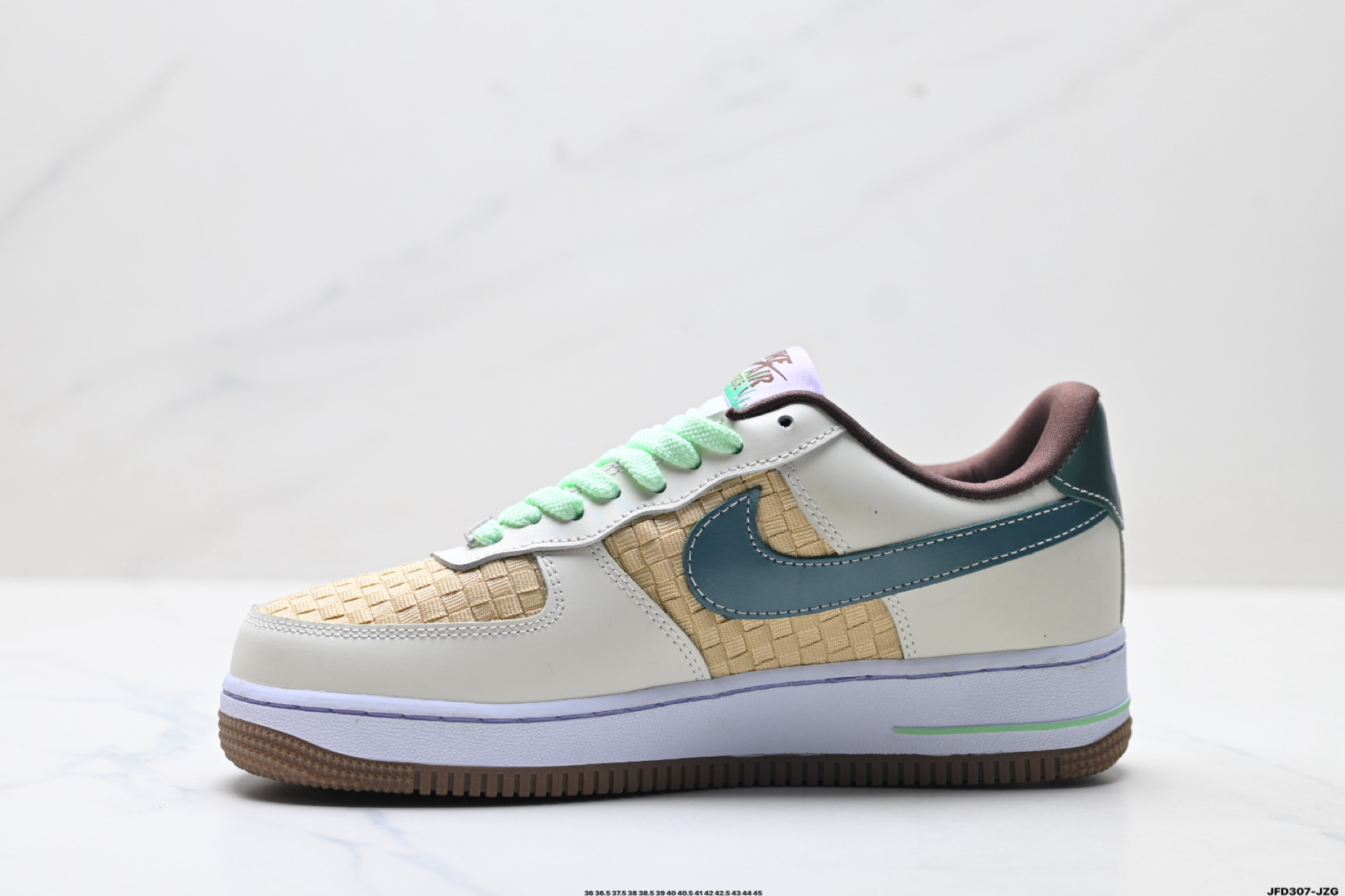 NIKE AIR FORCE 1‘07 IB5722-100