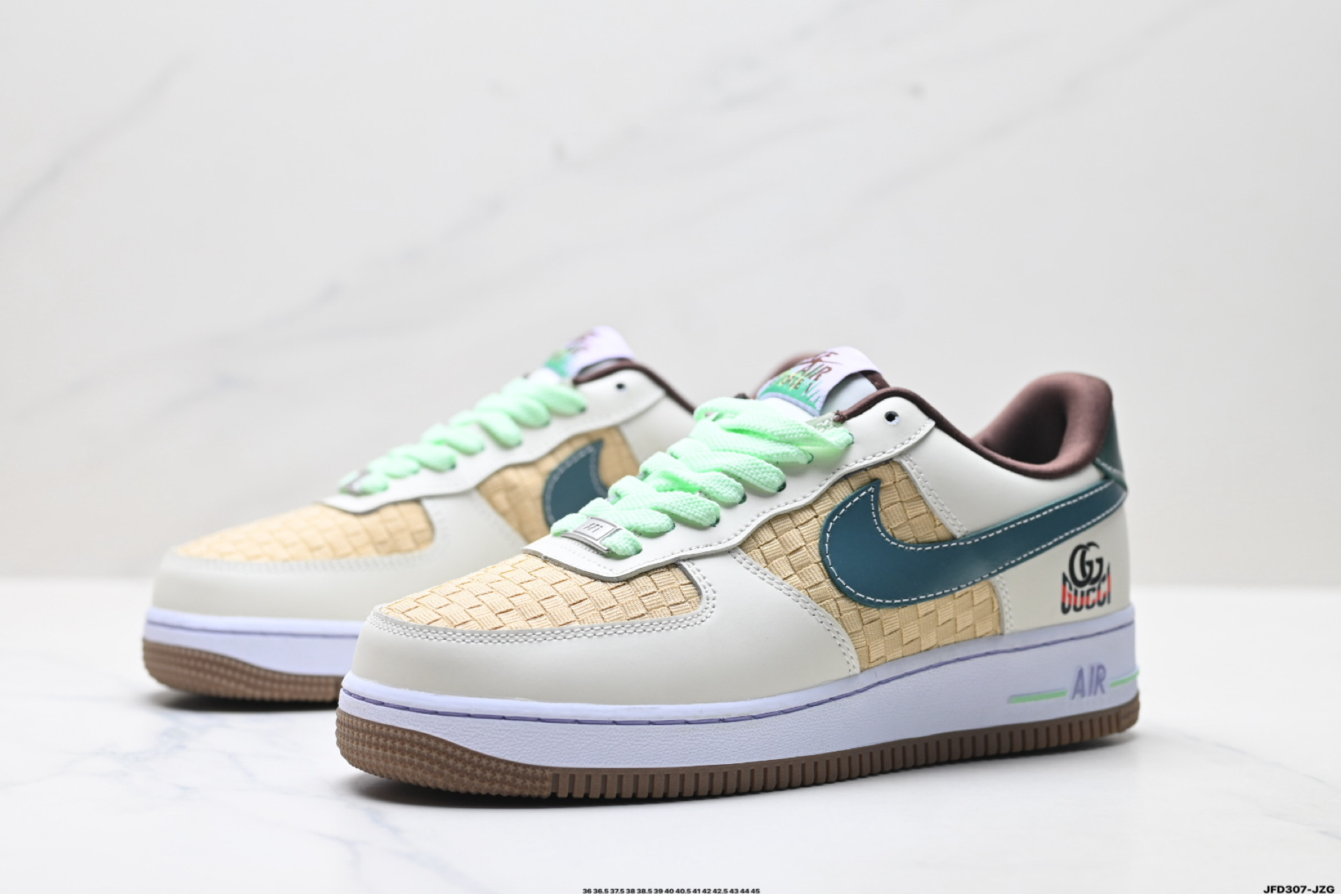 NIKE AIR FORCE 1‘07 IB5722-100