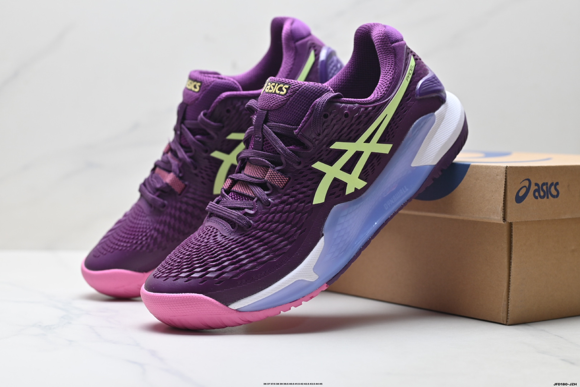 🈴️💰160
公司级✅新款GEL-RESOLUTION 9专业比赛R9运动鞋男女减震包裹性运动网球鞋 FlyteFoam轻量中底：比传统泡棉更轻盈30%，却提供持久回弹力，长距离奔跑也能告别疲惫感，仿佛脚下装弹簧！AHARPLUS耐磨外底：高耐磨橡胶+深沟槽纹路设计，抓地力MAX，急停转向稳如磐石，陪你征服多种地形。透气工程网眼鞋面：动态包裹贴合脚型，透气孔洞循环散热，高强度训练也能保持双足干爽，告别闷热束缚。
货号:1041A376-102
lD:JFD180-JZH