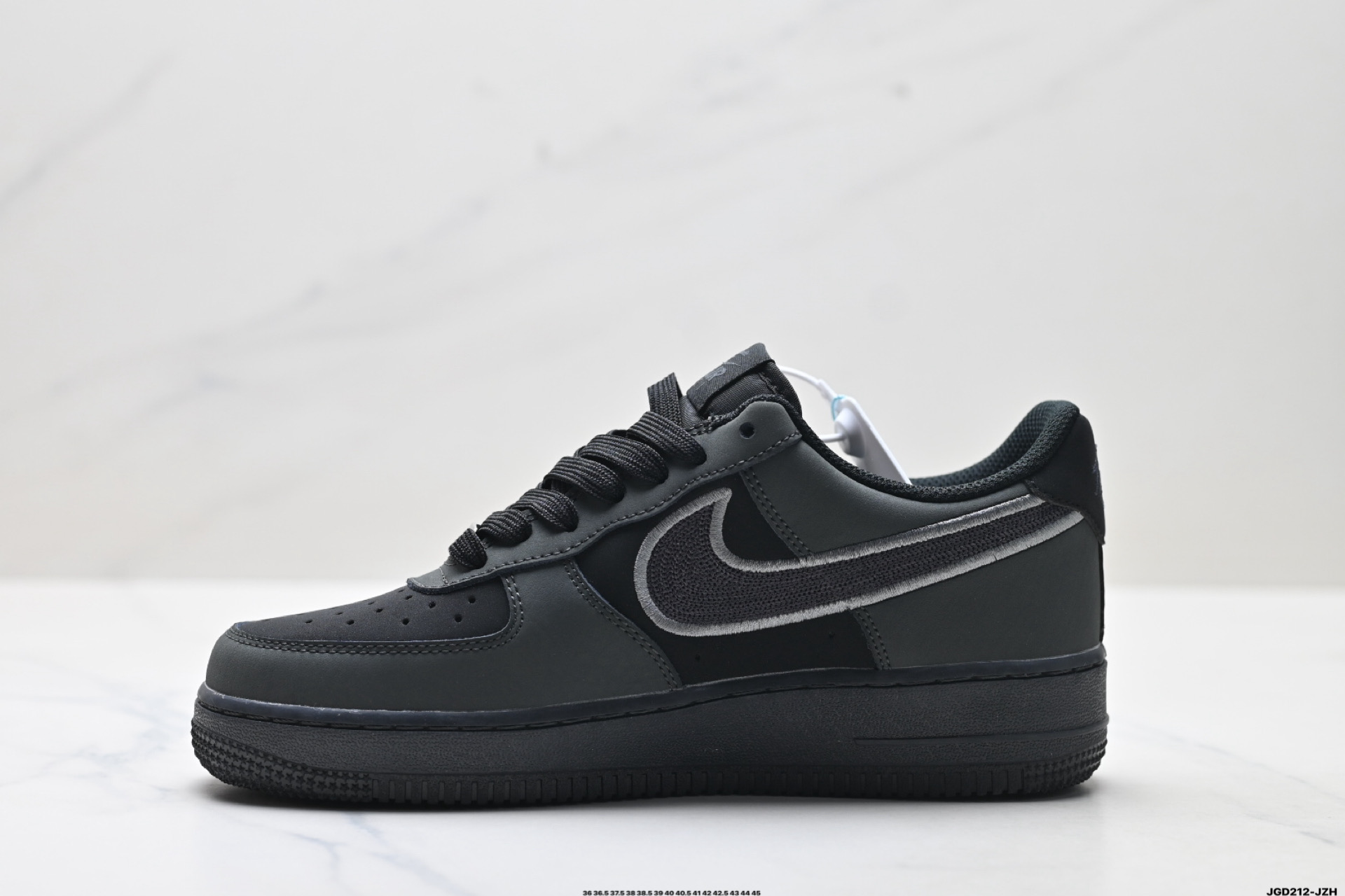 NIKE AIR FORCE 1‘07 IB6842-002 NIKE AIR FORCE 1‘07 IB6842-002