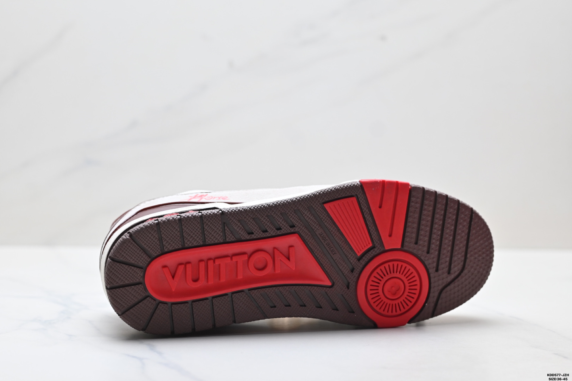 马年限定中国红礼盒Louis vuitton Trainer Sneaker Low 路易威登 休闲运动文化百搭板鞋 马年限定中国红礼盒Louis vuitton Trainer Sneaker Low 路易威登 休闲运动文化百搭板鞋