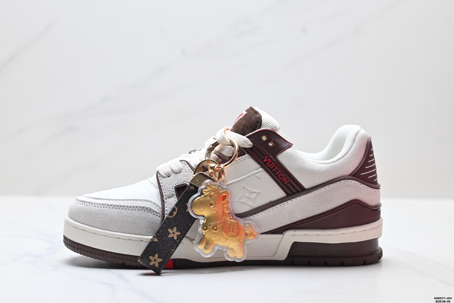 马年限定中国红礼盒Louis vuitton Trainer Sneaker Low 路易威登 休闲运动文化百搭板鞋 马年限定中国红礼盒Louis vuitton Trainer Sneaker Low 路易威登 休闲运动文化百搭板鞋