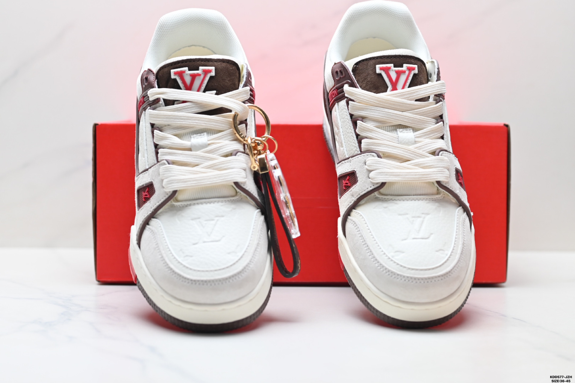 马年限定中国红礼盒Louis vuitton Trainer Sneaker Low 路易威登 休闲运动文化百搭板鞋 马年限定中国红礼盒Louis vuitton Trainer Sneaker Low 路易威登 休闲运动文化百搭板鞋
