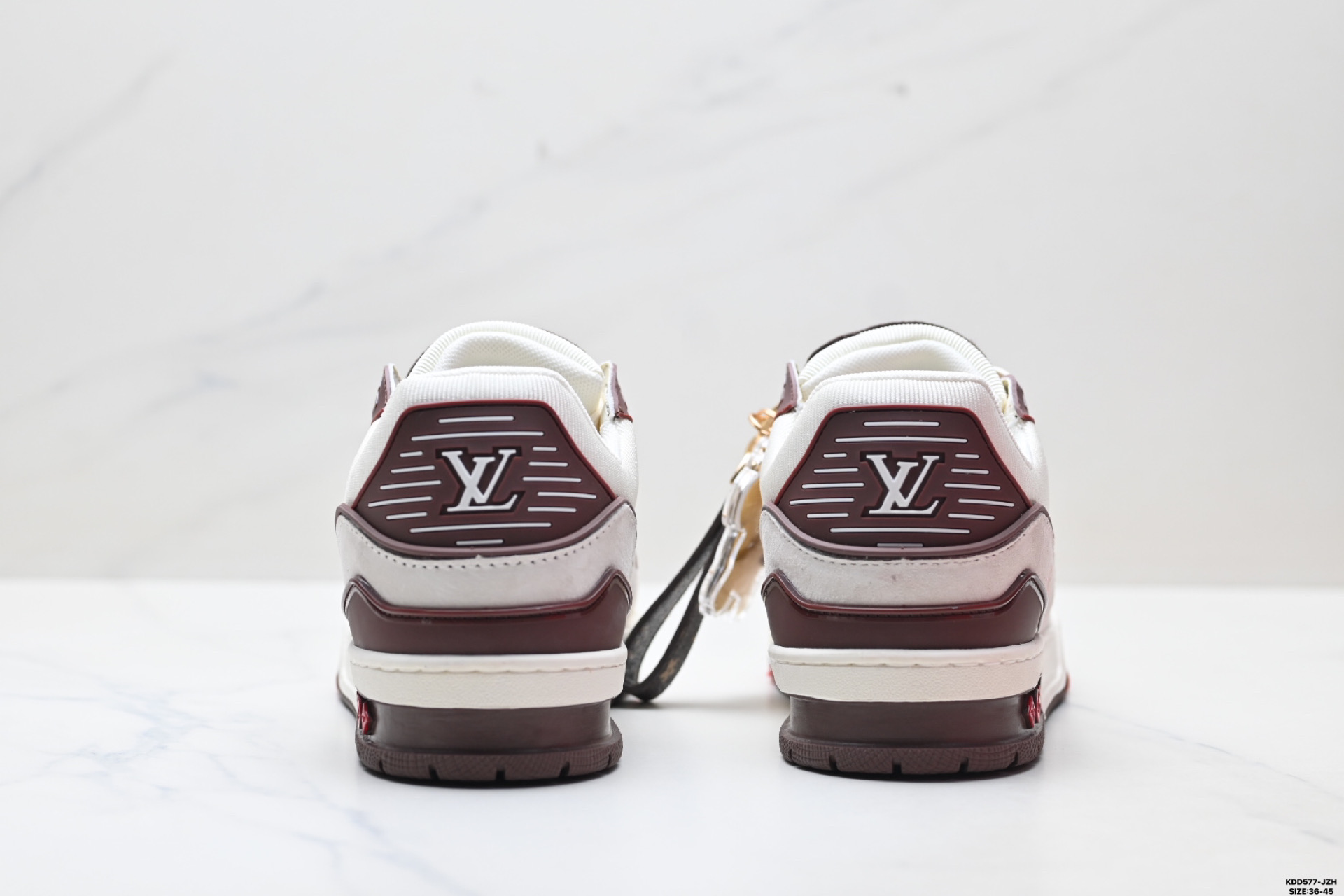 马年限定中国红礼盒Louis vuitton Trainer Sneaker Low 路易威登 休闲运动文化百搭板鞋 马年限定中国红礼盒Louis vuitton Trainer Sneaker Low 路易威登 休闲运动文化百搭板鞋