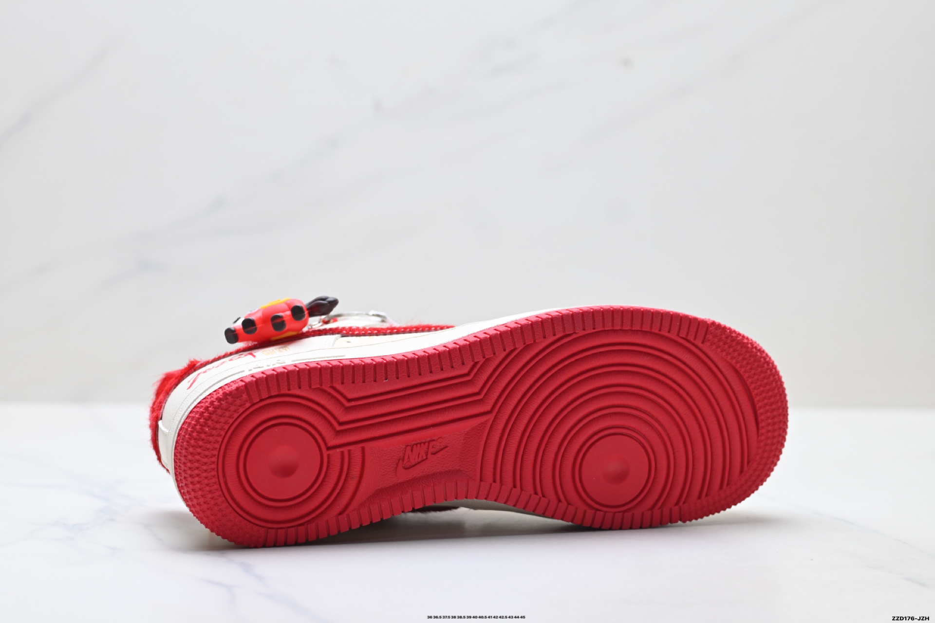 NIKE AIR FORCE 1‘07 LV8 QW5288-118 NIKE AIR FORCE 1‘07 LV8 QW5288-118