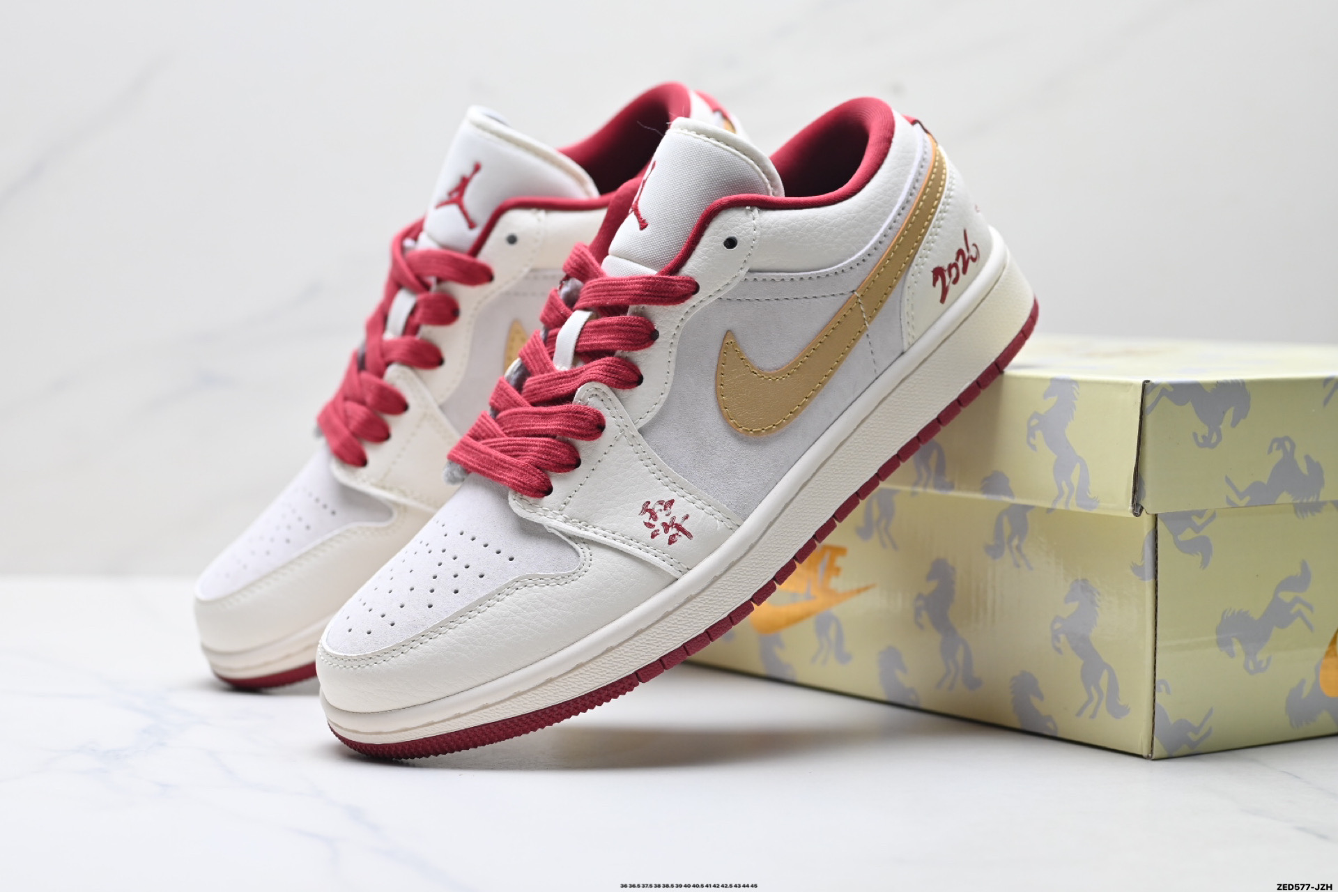 Nike Air Jordan 1 Low AJ1乔1低帮休闲板鞋 XT6998-137