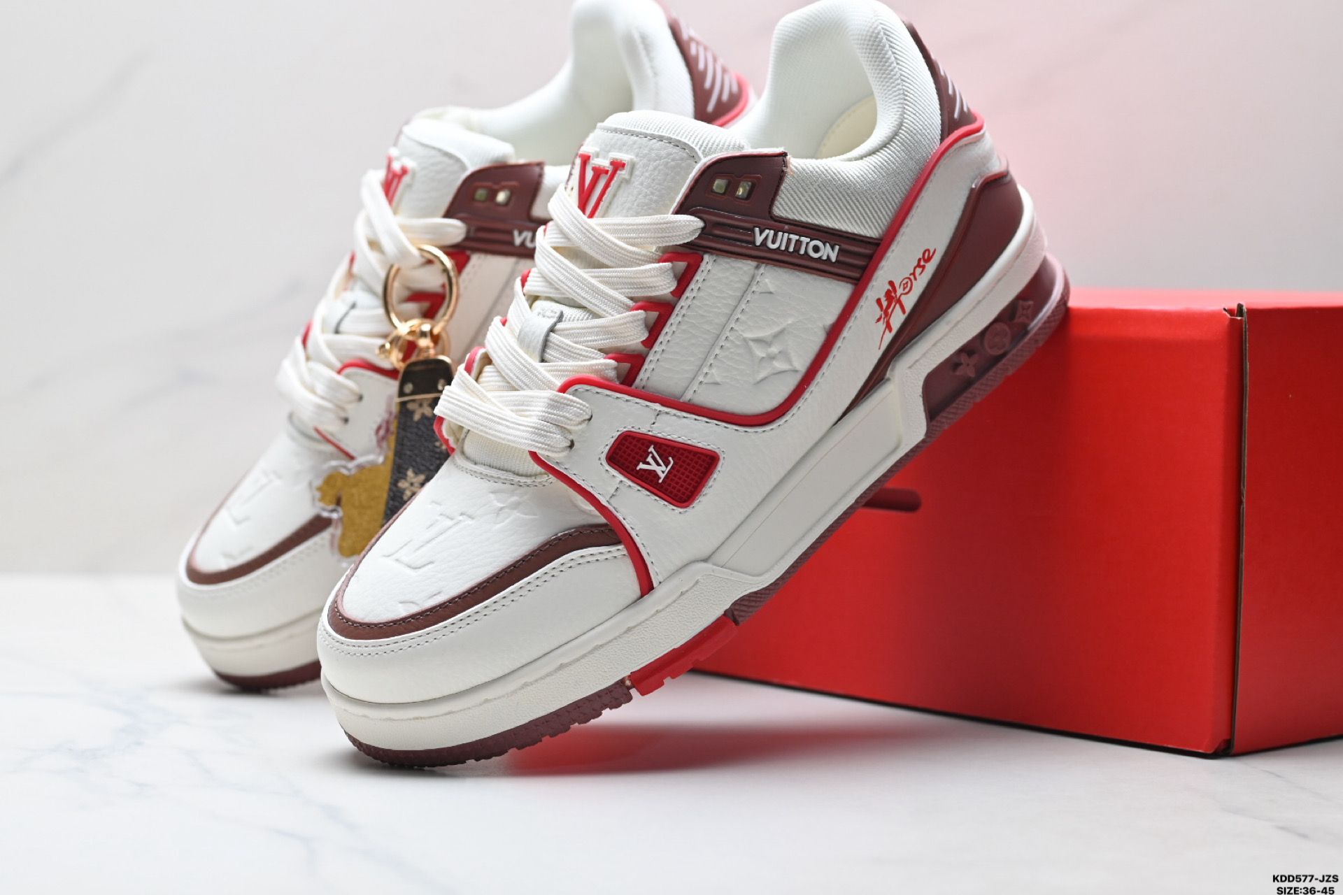马年限定中国红礼盒Louis vuitton Trainer Sneaker Low 路易威登 休闲运动文化百搭板鞋 马年限定中国红礼盒Louis vuitton Trainer Sneaker Low 路易威登 休闲运动文化百搭板鞋