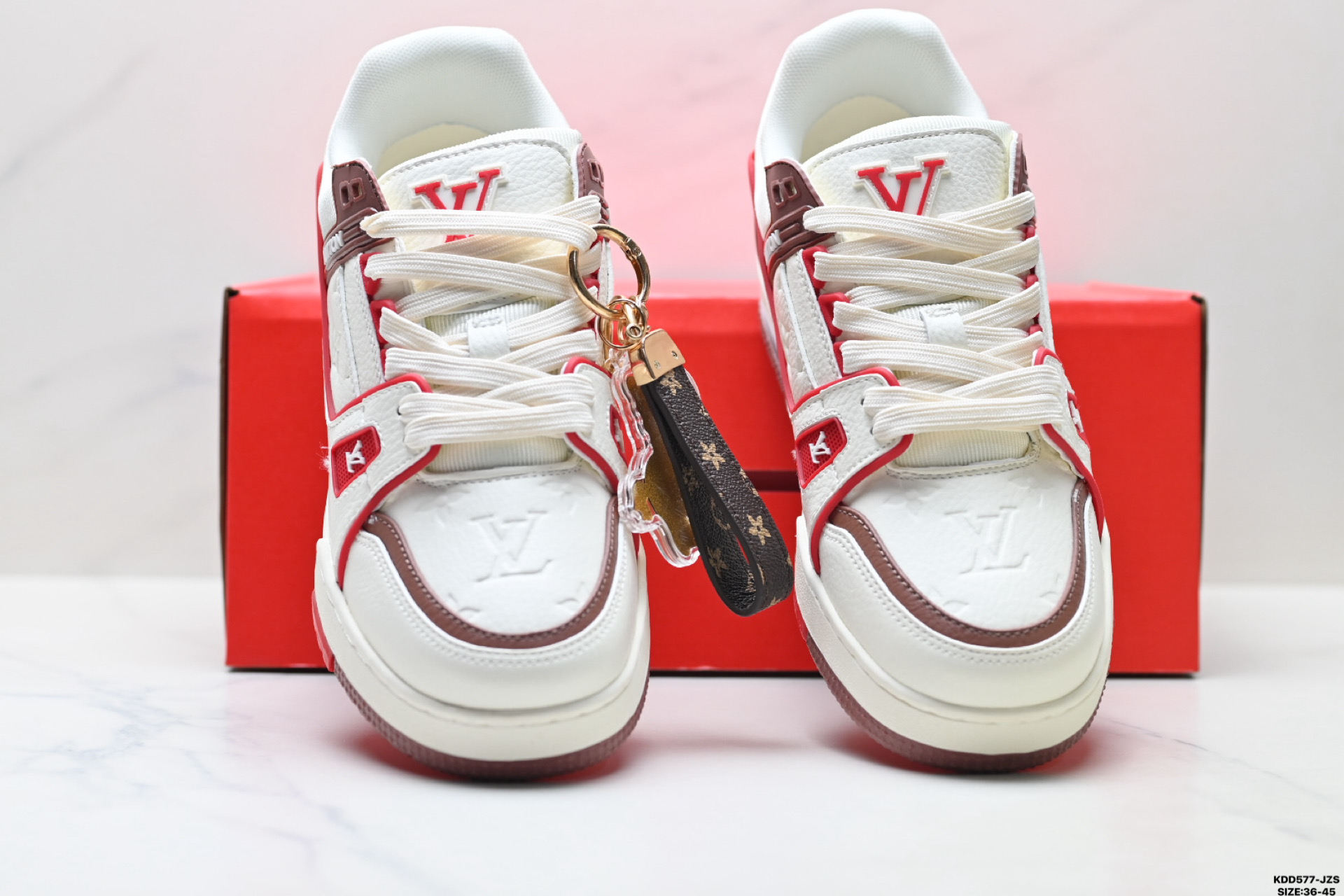 马年限定中国红礼盒Louis vuitton Trainer Sneaker Low 路易威登 休闲运动文化百搭板鞋 马年限定中国红礼盒Louis vuitton Trainer Sneaker Low 路易威登 休闲运动文化百搭板鞋