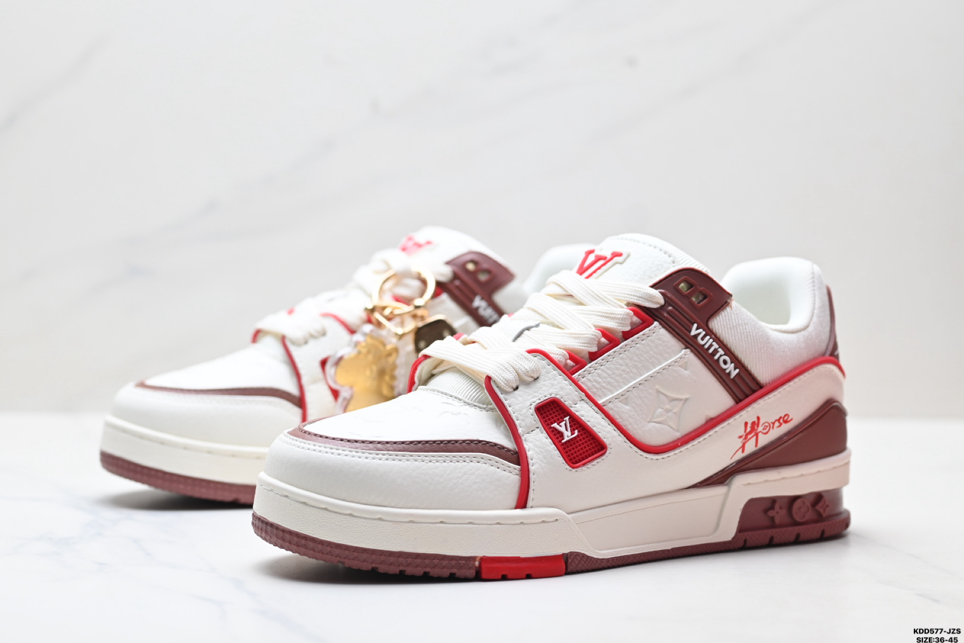 马年限定中国红礼盒Louis vuitton Trainer Sneaker Low 路易威登 休闲运动文化百搭板鞋 马年限定中国红礼盒Louis vuitton Trainer Sneaker Low 路易威登 休闲运动文化百搭板鞋