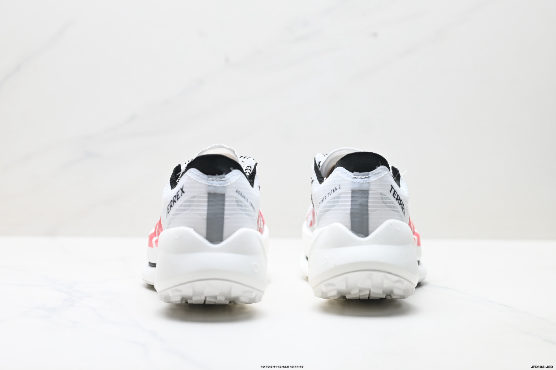 Adidas TERREX 阿迪达斯 系带缓震轻质 舒适百搭 低帮马拉松运动跑步鞋 JS3573