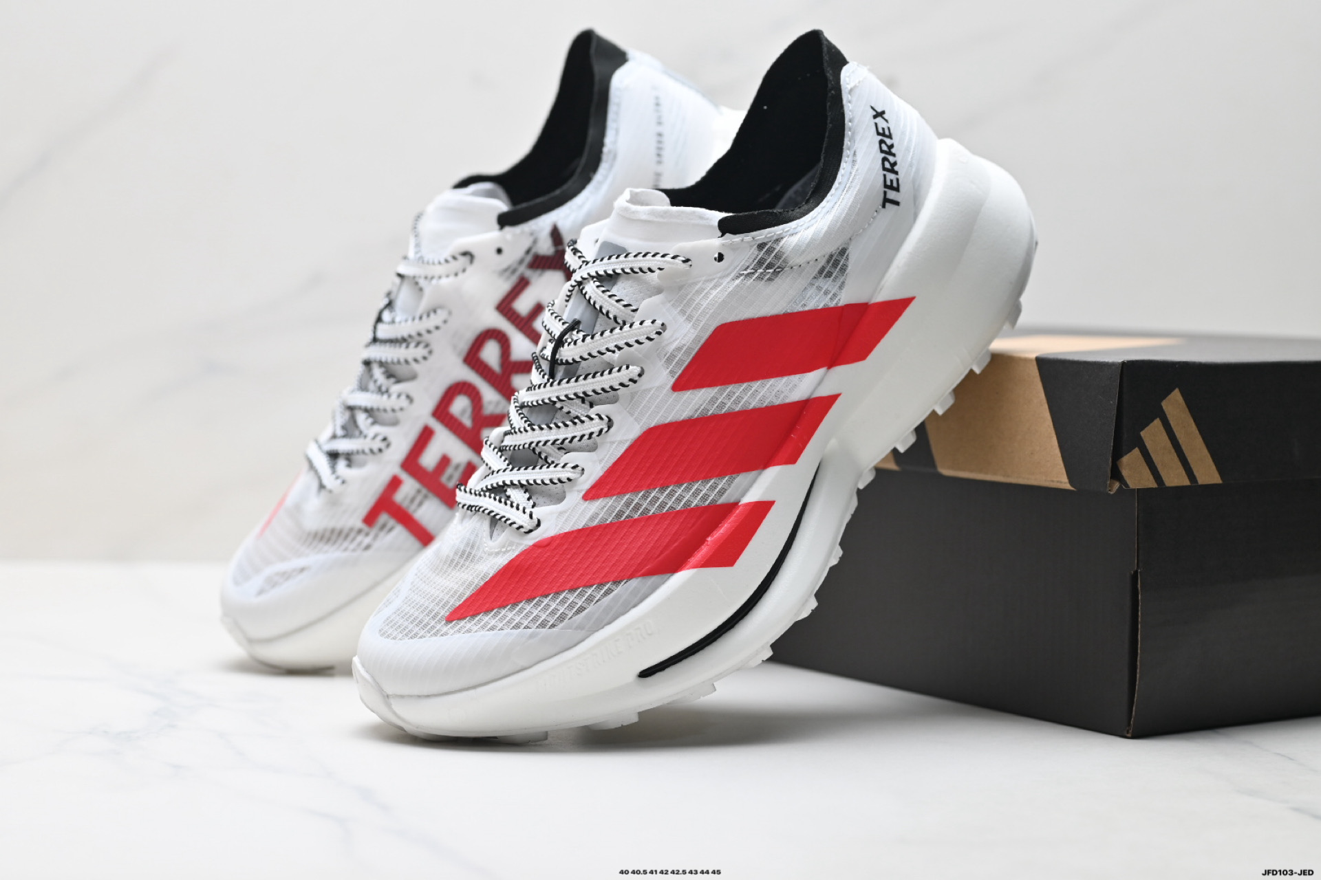 Adidas TERREX 阿迪达斯 系带缓震轻质 舒适百搭 低帮马拉松运动跑步鞋 JS3573