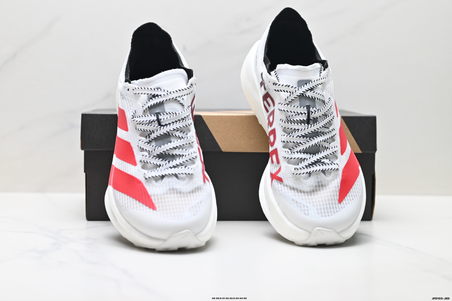 Adidas TERREX 阿迪达斯 系带缓震轻质 舒适百搭 低帮马拉松运动跑步鞋 JS3573