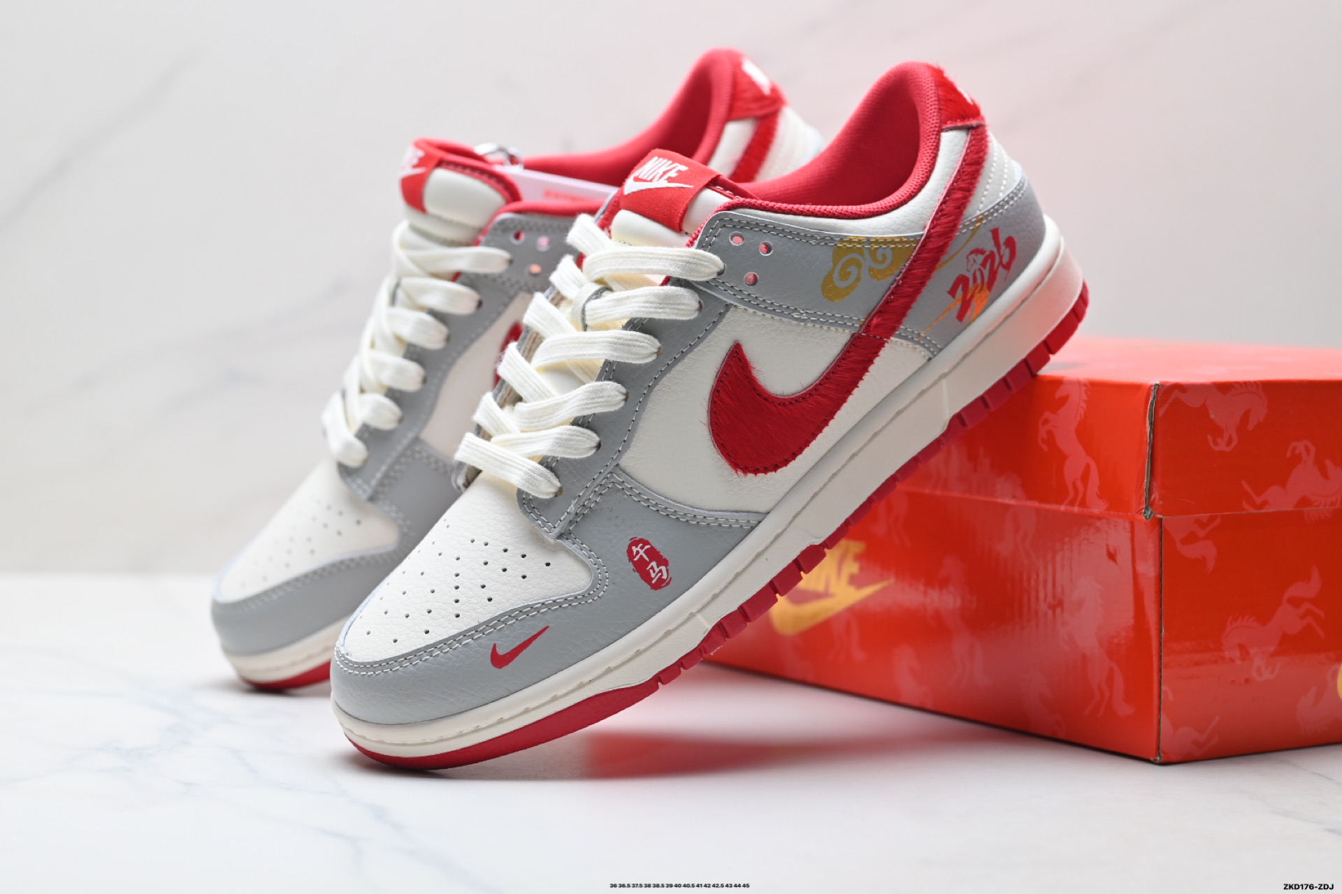 290 Nike Dunk Low Retro ‘DIY高端定制’耐克 低帮休闲运动板鞋 MZ9588-857-Chinese UA Cheap High Quatity Brand Clothes Bags handbags Sneakers wholesale wholesaler seller from China Factory suppliers Fashion Clothing Shoes best Quality Beautiful Price 290 Nike Dunk Low Retro ‘DIY高端定制’耐克 低帮休闲运动板鞋 MZ9588-857