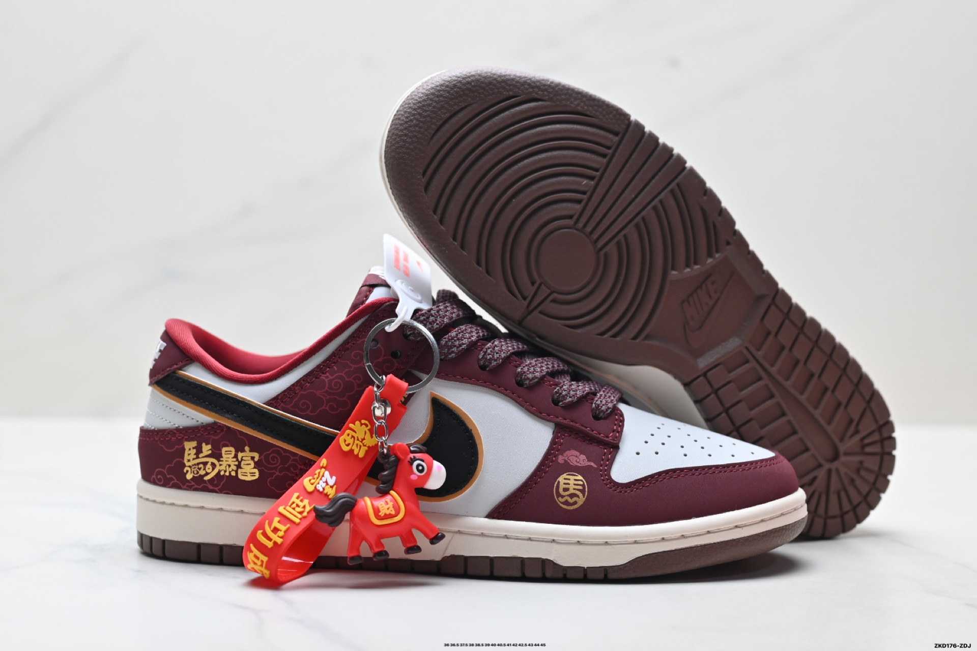 290 Nike Dunk Low Retro ‘DIY高端定制’耐克 低帮休闲运动板鞋 QW5288-108-Chinese UA Cheap High Quatity Brand Clothes Bags handbags Sneakers wholesale wholesaler seller from China Factory suppliers Fashion Clothing Shoes best Quality Beautiful Price 290 Nike Dunk Low Retro ‘DIY高端定制’耐克 低帮休闲运动板鞋 QW5288-108