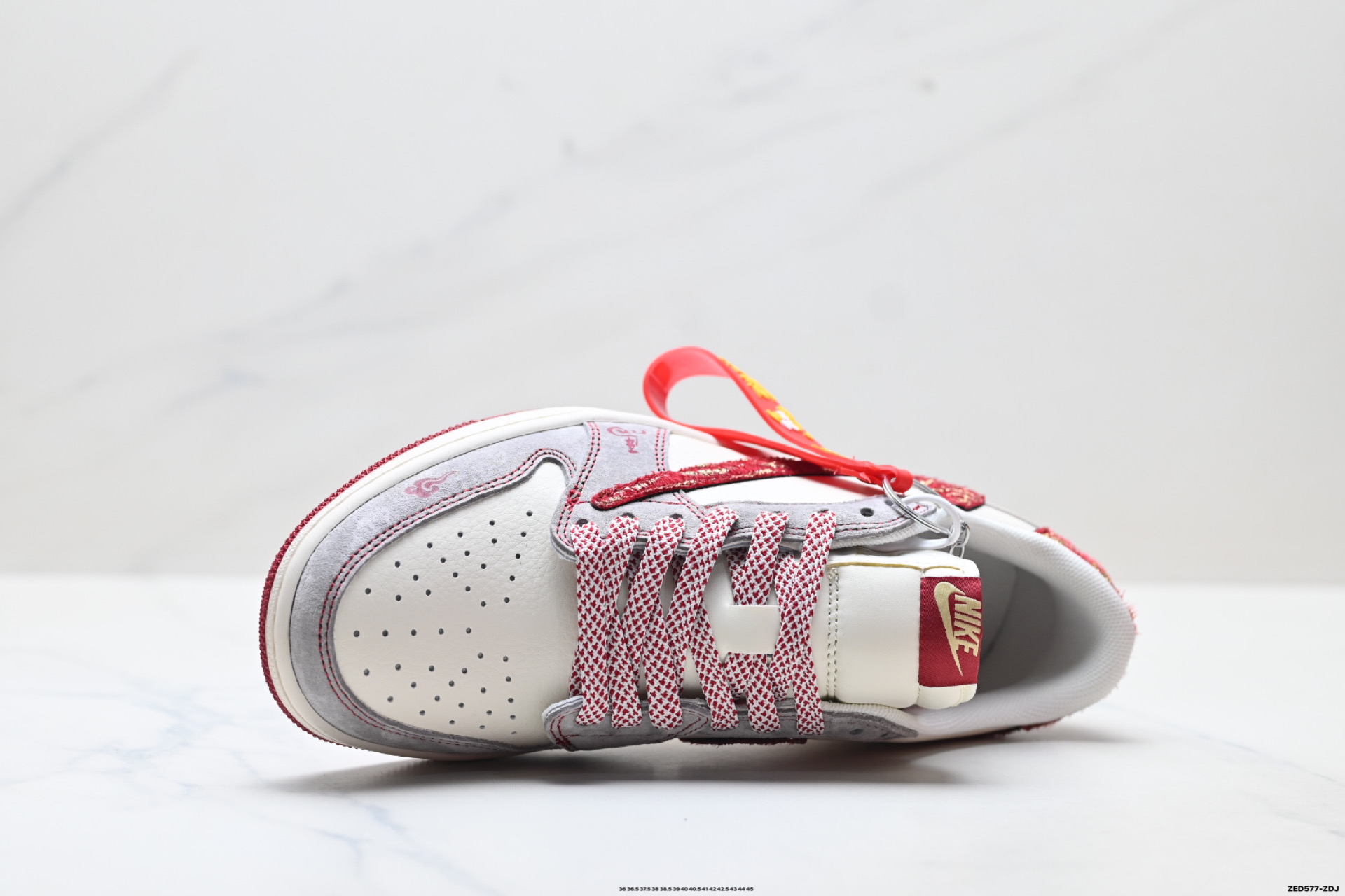 💰240
公司级✅Nike Air Jordan 1 x Travis Scott AJ1倒勾 乔一倒钩 ‘DIY’定制 耐克 低帮文化篮球鞋
完美品质出货 细节如图所示 鞋面切割工整 冲孔整齐干净 中底拉帮线 整体清洁度非常好
货号:LX1988-805
尺码:36 36.5 37.5 38 38.5 39 40 40.5 41 42 42.5 43 44 45
ID:ZED577-ZDJ