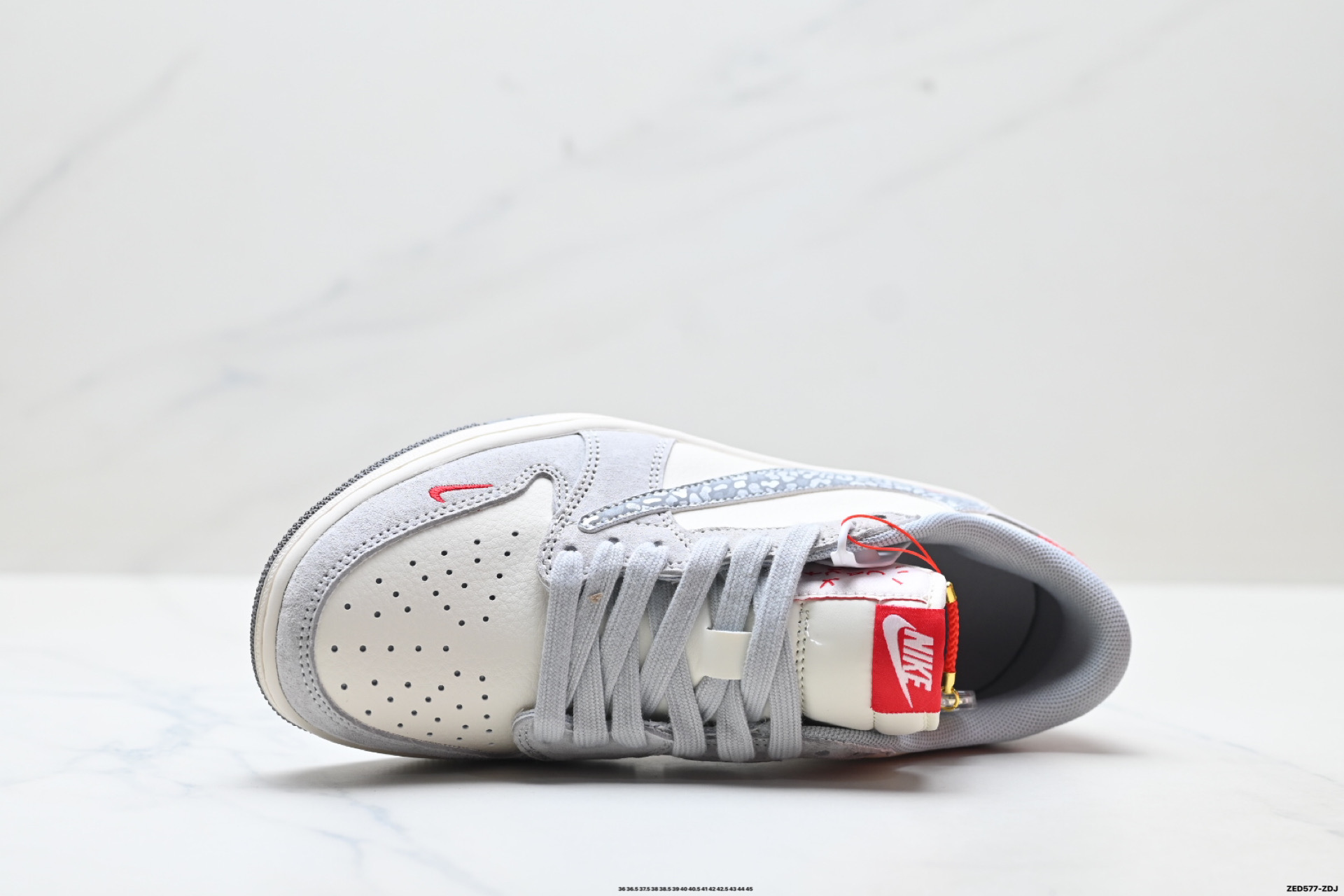 💰240
公司级✅Nike Air Jordan 1 x Travis Scott AJ1倒勾 乔一倒钩 ‘DIY’定制 耐克 低帮文化篮球鞋
完美品质出货 细节如图所示 鞋面切割工整 冲孔整齐干净 中底拉帮线 整体清洁度非常好
货号:XT6998-165
尺码:36 36.5 37.5 38 38.5 39 40 40.5 41 42 42.5 43 44 45
ID:ZED577-ZDJ