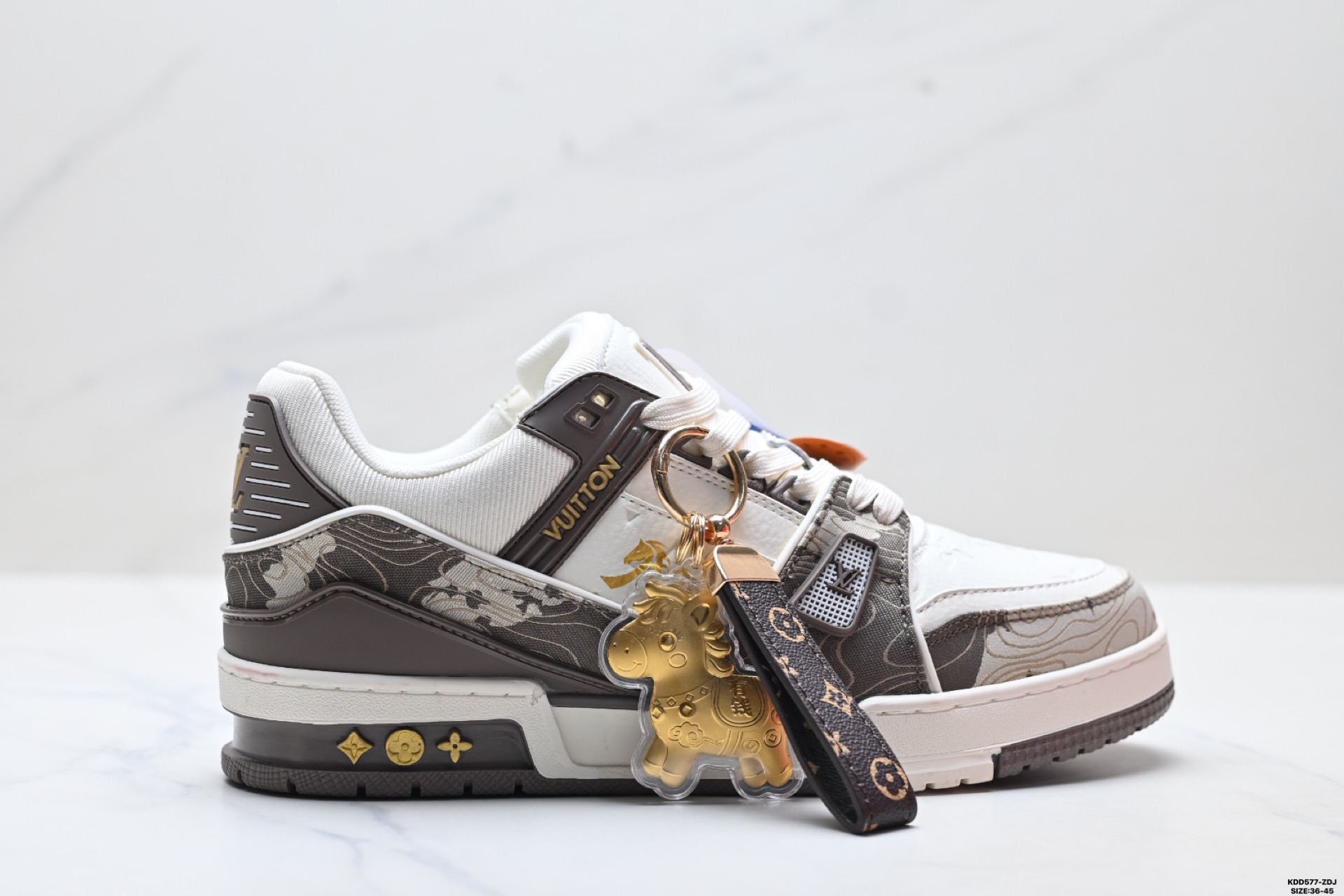 490 马年限定中国红礼盒Louis vuitton Trainer Sneaker Low 路易威登 休闲运动文化百搭板鞋-Chinese UA Cheap High Quatity Brand Clothes Bags handbags Sneakers wholesale wholesaler seller from China Factory suppliers Fashion Clothing Shoes best Quality Beautiful Price 490 马年限定中国红礼盒Louis vuitton Trainer Sneaker Low 路易威登 休闲运动文化百搭板鞋
