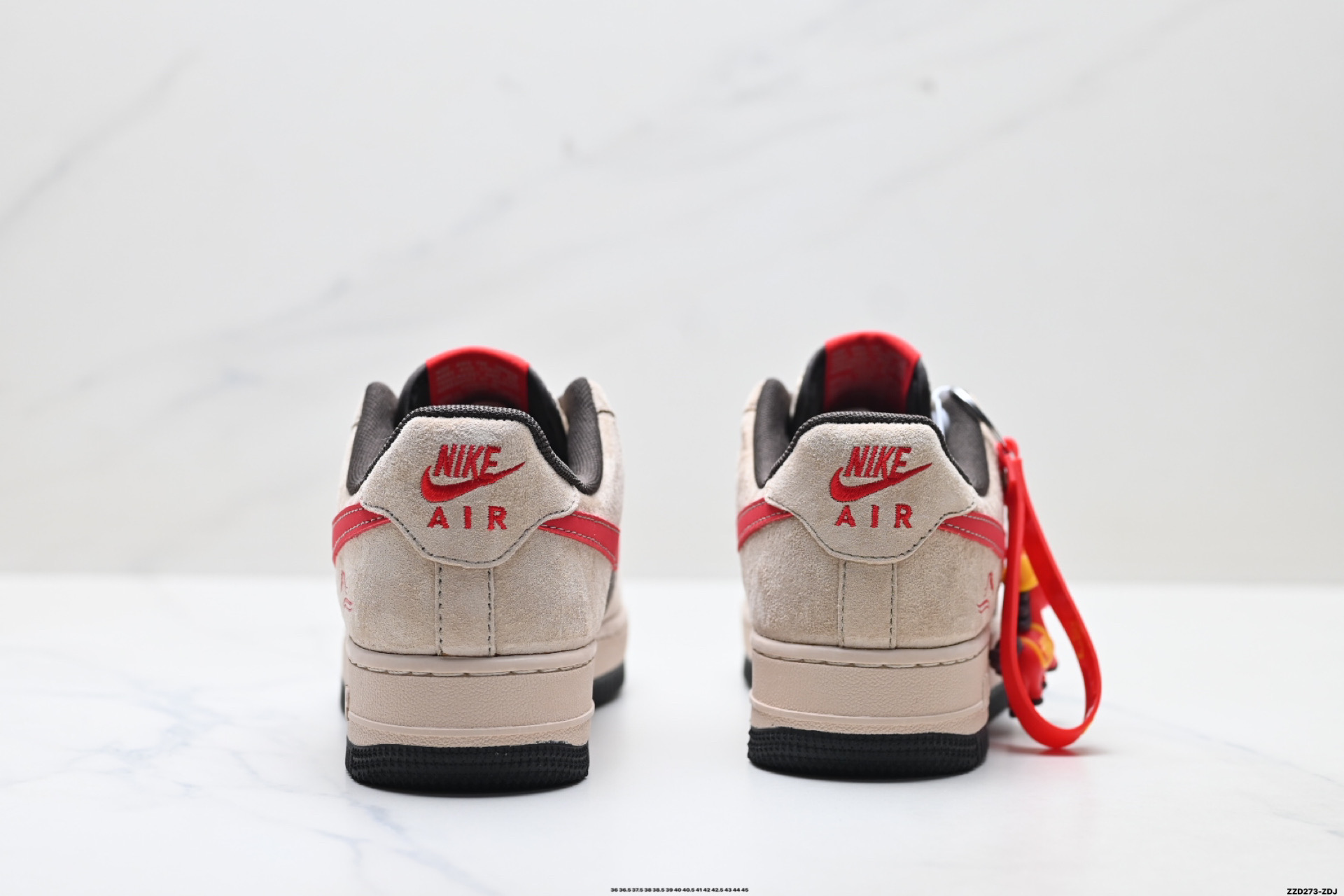 💰230
公司级✅NIKE AIR FORCE 1‘07 LV8
原楦头原纸板 打造纯正低帮空军版型
专注外贸渠道 全掌内置蜂窝气垫
原盒配件 原厂中底钢印、拉帮完美
货号:XD0028-020
Size:36 36.5 37.5 38 38.5 39 40 40.5 41 42 42.5 43 44 45
ID:ZZD273-ZDJ