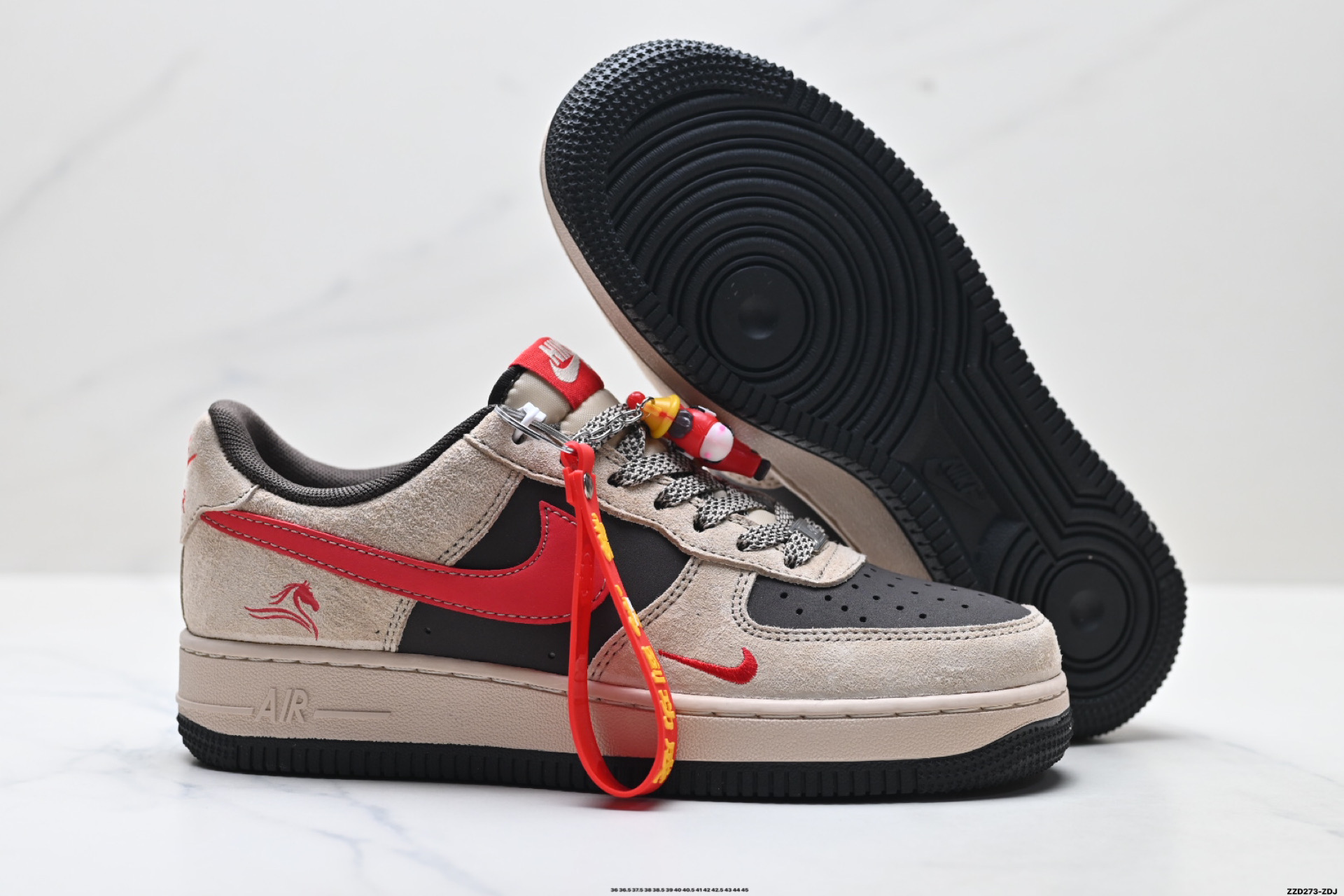 💰230
公司级✅NIKE AIR FORCE 1‘07 LV8
原楦头原纸板 打造纯正低帮空军版型
专注外贸渠道 全掌内置蜂窝气垫
原盒配件 原厂中底钢印、拉帮完美
货号:XD0028-020
Size:36 36.5 37.5 38 38.5 39 40 40.5 41 42 42.5 43 44 45
ID:ZZD273-ZDJ