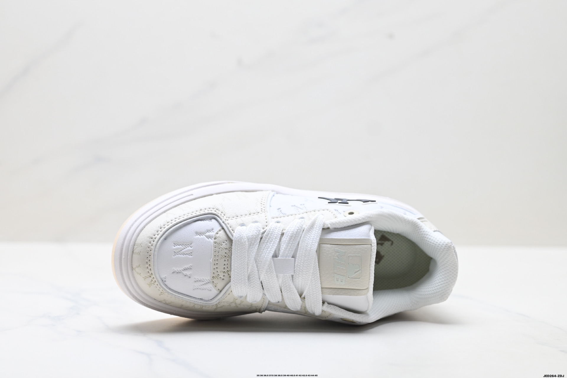 💰140
公司级✅MLB 纽约洋基队 CHUNKY LINER EMBO MONOGRAM 印刻老花 时尚舒适 休闲运动 防滑耐磨增高 低帮 板鞋
货号:3ASXM036N
尺码:35.5 36 36.5 37.5 38 38.5 39 40 40.5 41 42 42.5 43 44 45
ID:JED264-ZDJ