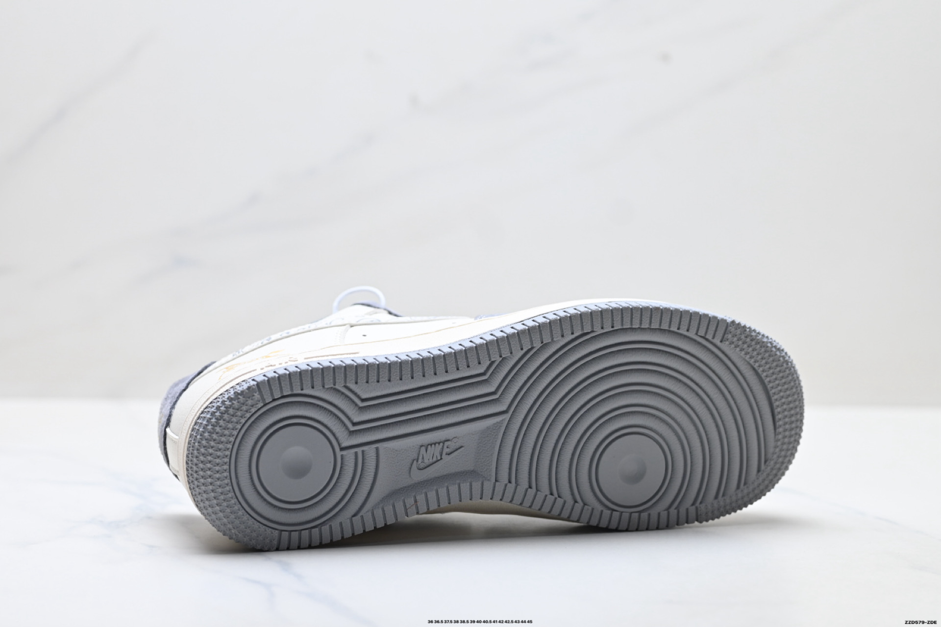 270 NIKE AIR FORCE 1‘07 LV8 DX3688-204