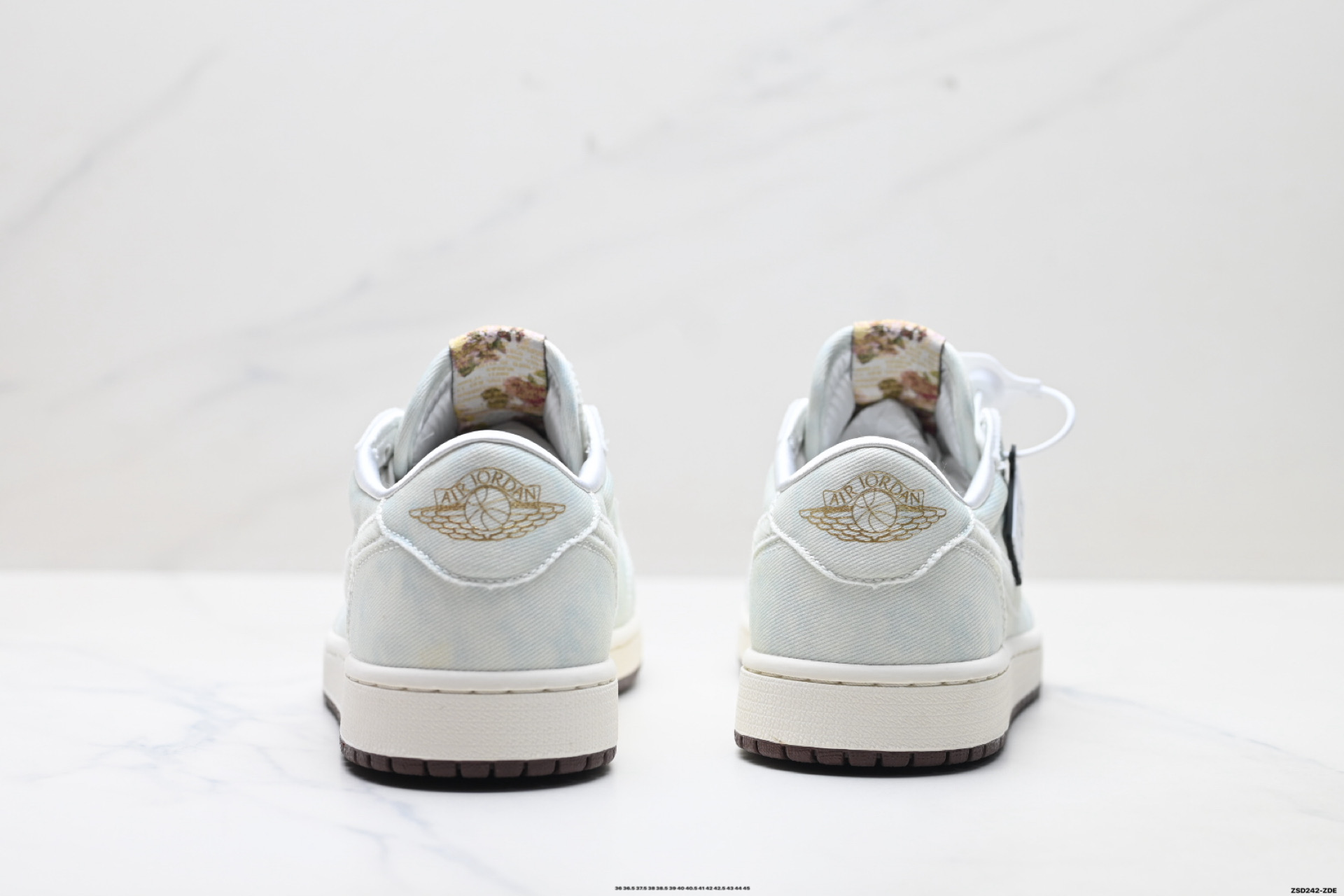 340 Jordan Air Jordan 1Retro Low OG马年限定CNY新年款”苏绣/登科后”刺绣装饰平衡低帮复古篮球鞋男女款白蓝色 lQ1109-011