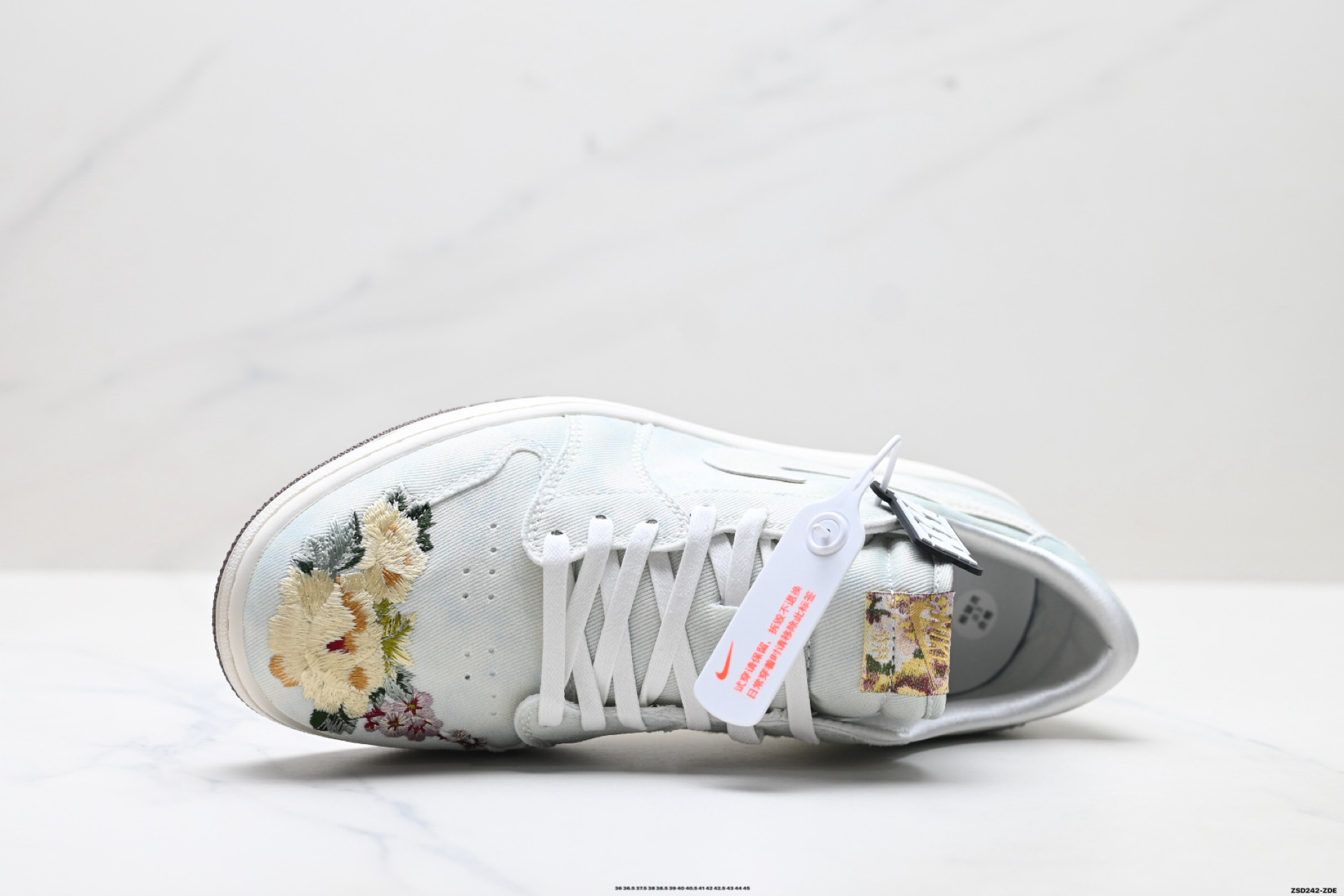 340 Jordan Air Jordan 1Retro Low OG马年限定CNY新年款”苏绣/登科后”刺绣装饰平衡低帮复古篮球鞋男女款白蓝色 lQ1109-011