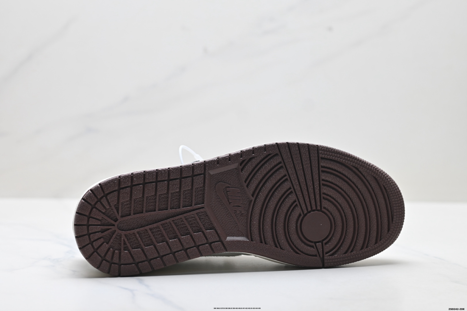 340 Jordan Air Jordan 1Retro Low OG马年限定CNY新年款”苏绣/登科后”刺绣装饰平衡低帮复古篮球鞋男女款白蓝色 lQ1109-011