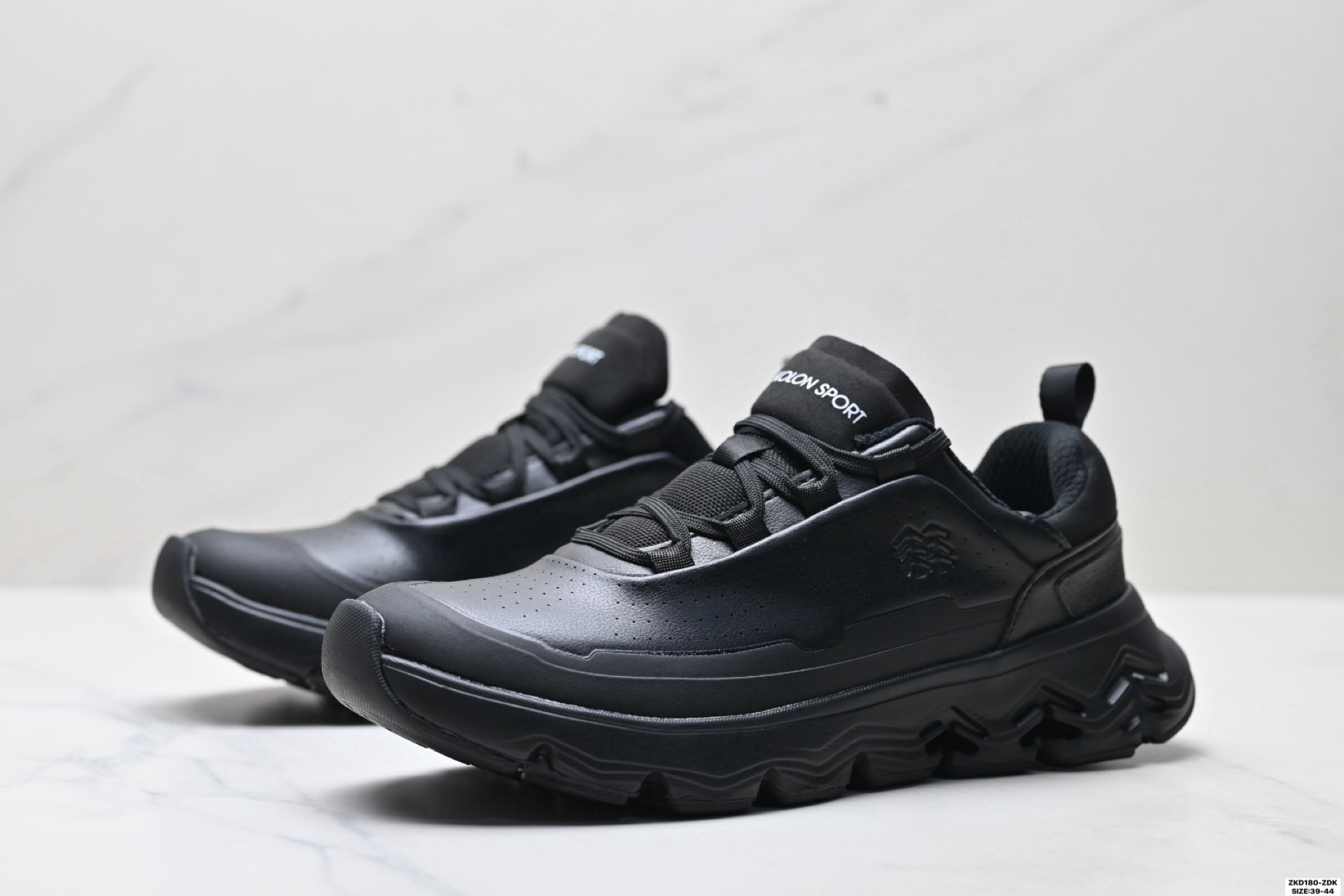 290 可隆KOLON SPORT 合成革 户外运动 减震低帮 生活休闲鞋 男款 黑色 LHFC5ST401-BK-Chinese UA Cheap High Quatity Brand Clothes Bags handbags Sneakers wholesale wholesaler seller from China Factory suppliers Fashion Clothing Shoes best Quality Beautiful Price 290 可隆KOLON SPORT 合成革 户外运动 减震低帮 生活休闲鞋 男款 黑色 LHFC5ST401-BK